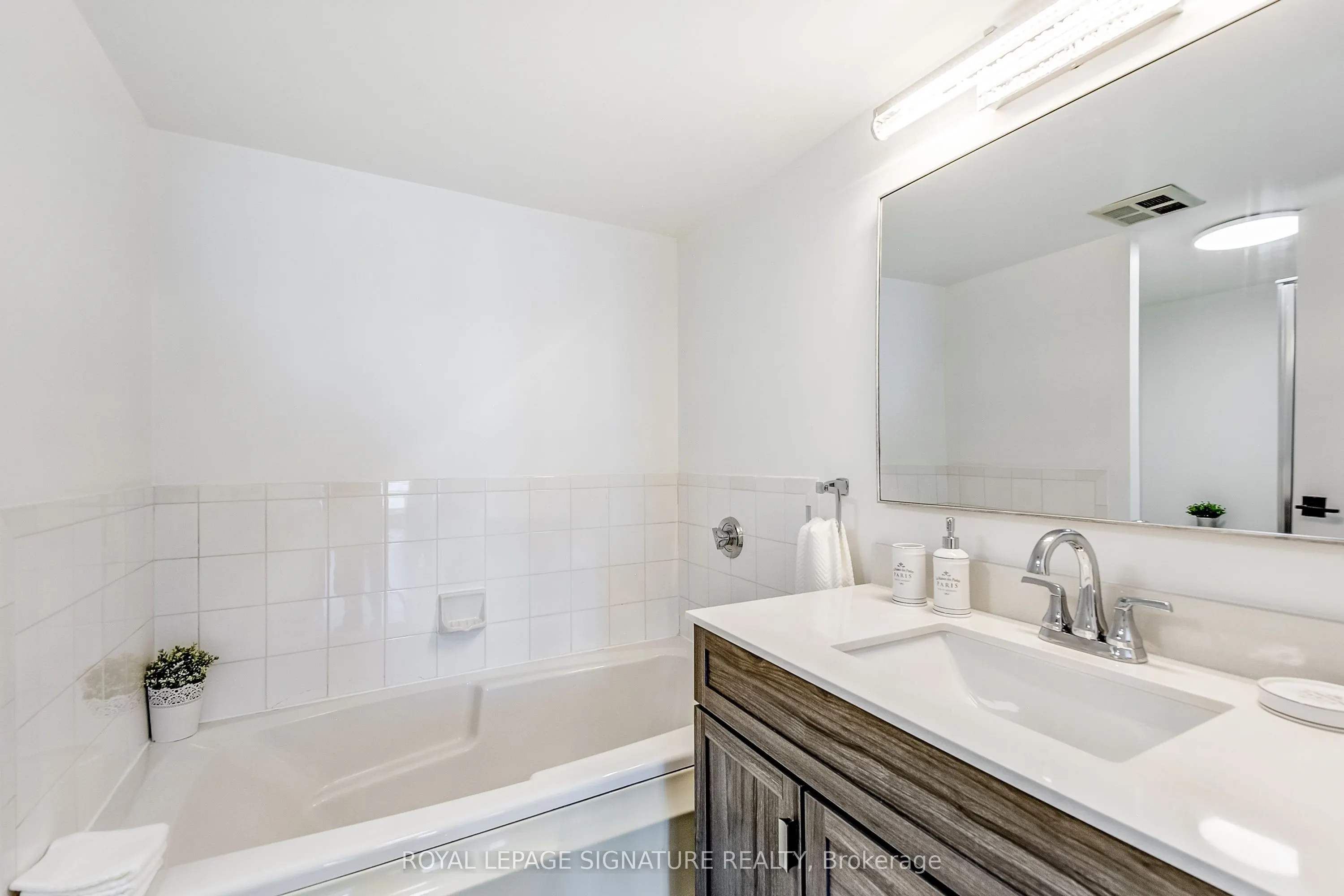 10 Yonge Street #3111