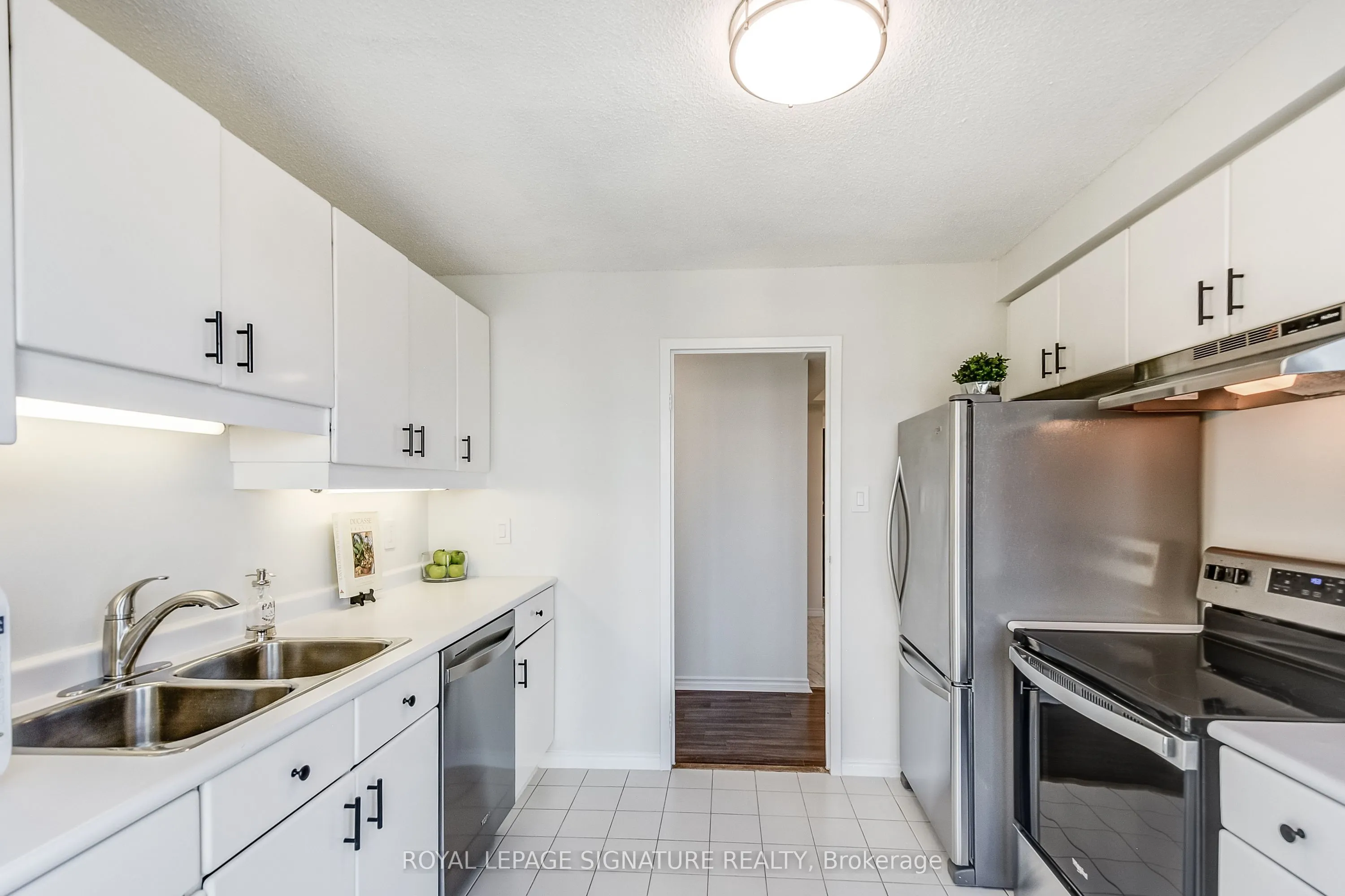 10 Yonge Street #3111