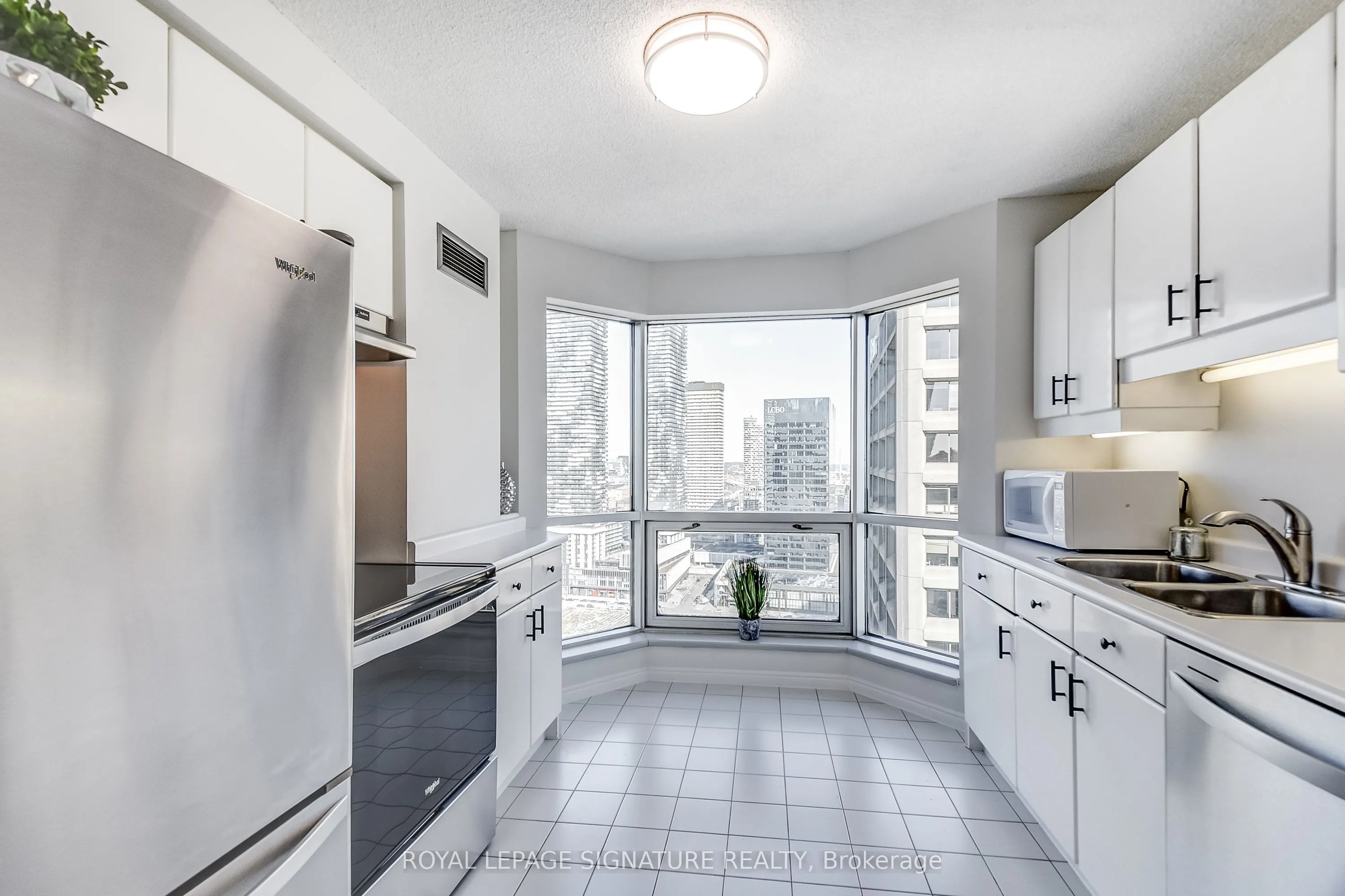 10 Yonge Street #3111