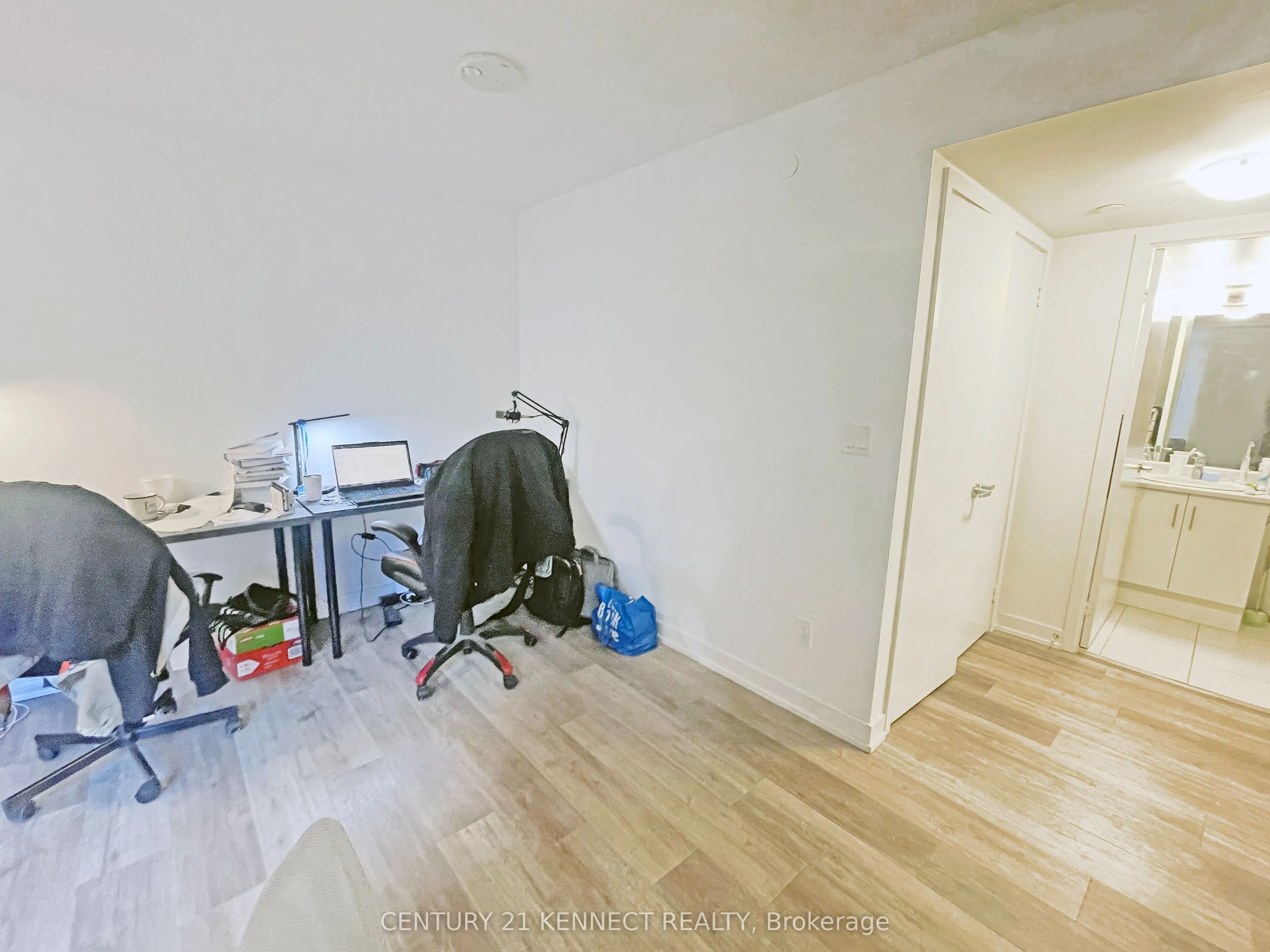231 College Street #502R
