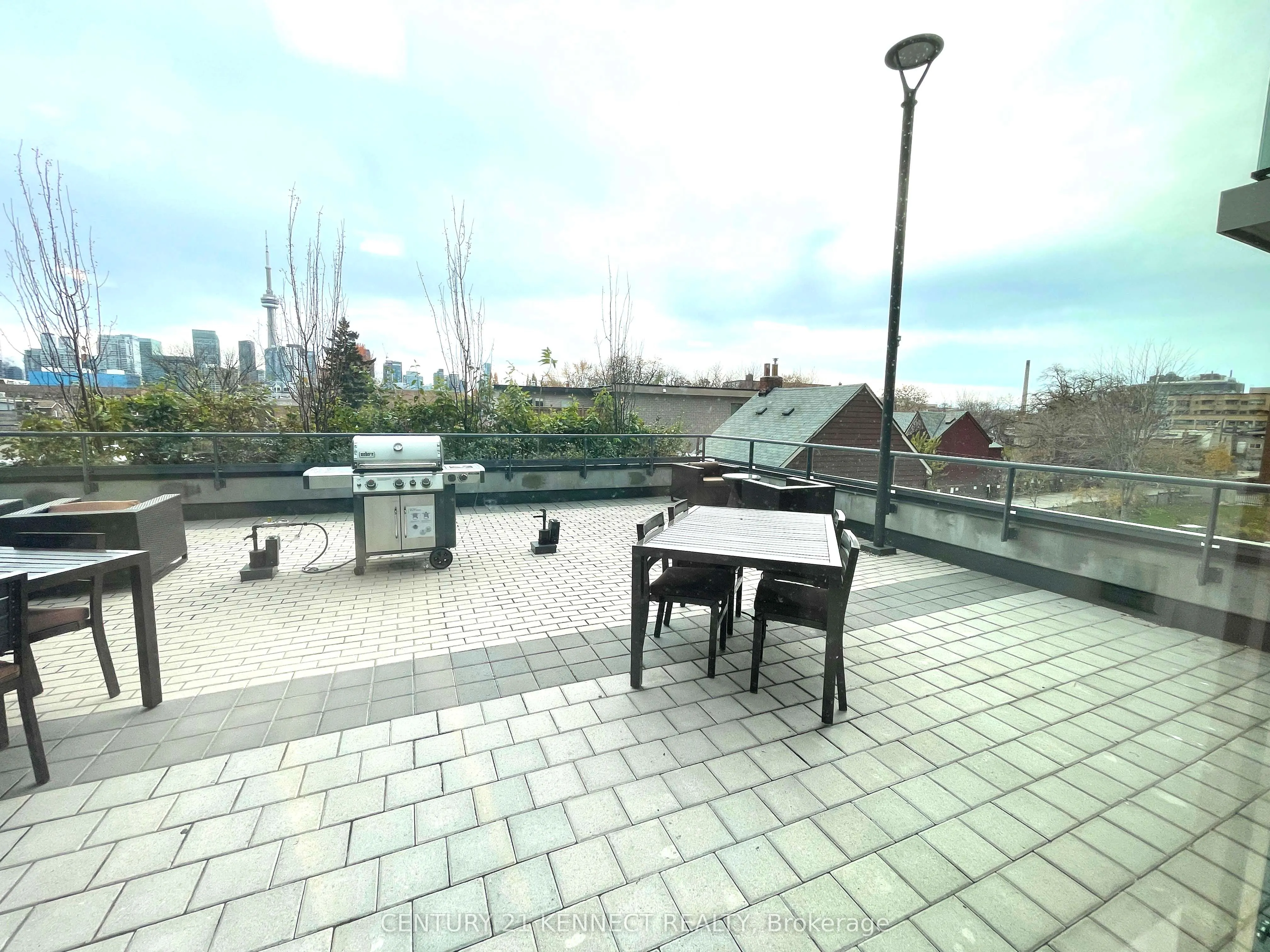 231 College Street #502R