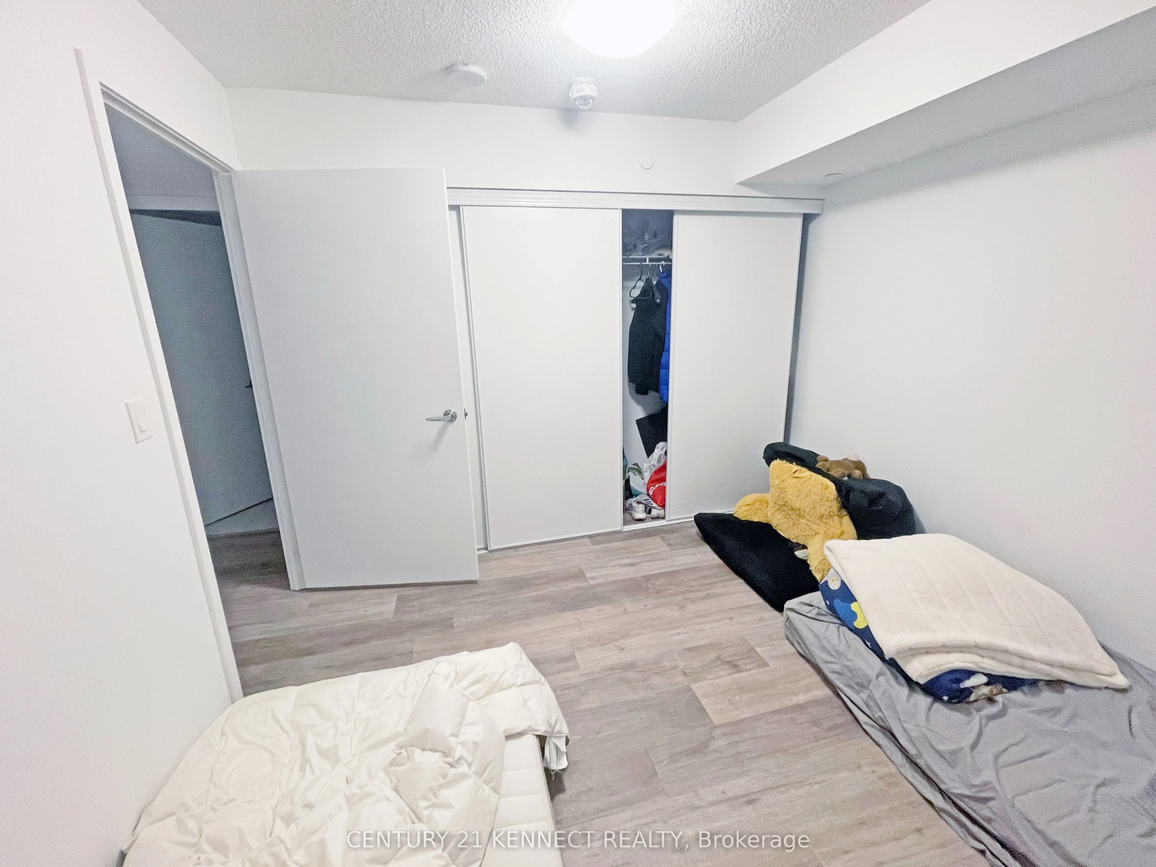 231 College Street #502R