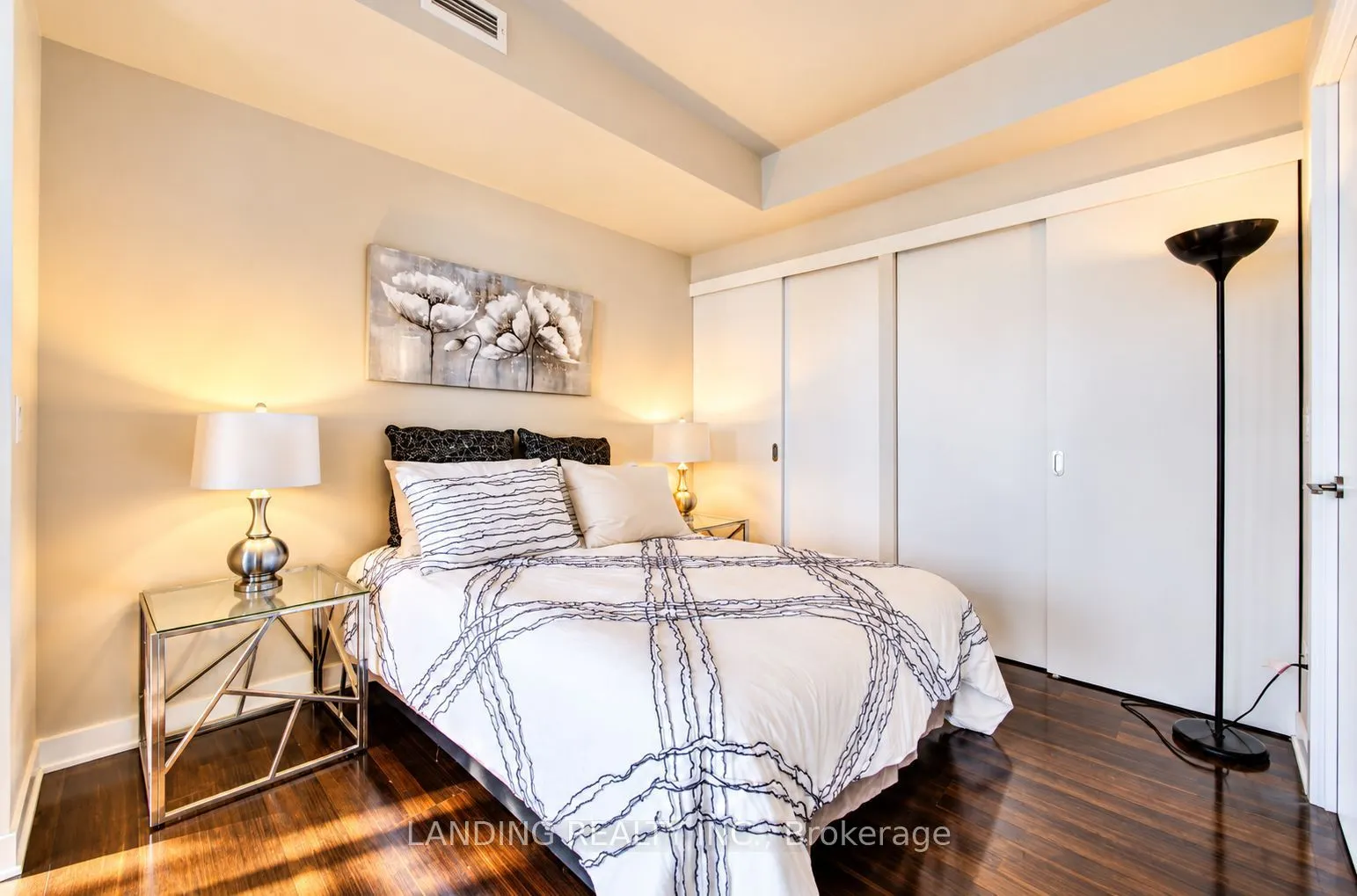 110 Charles Street E #3404