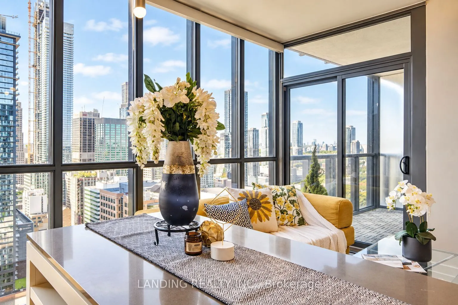 110 Charles Street E #3404