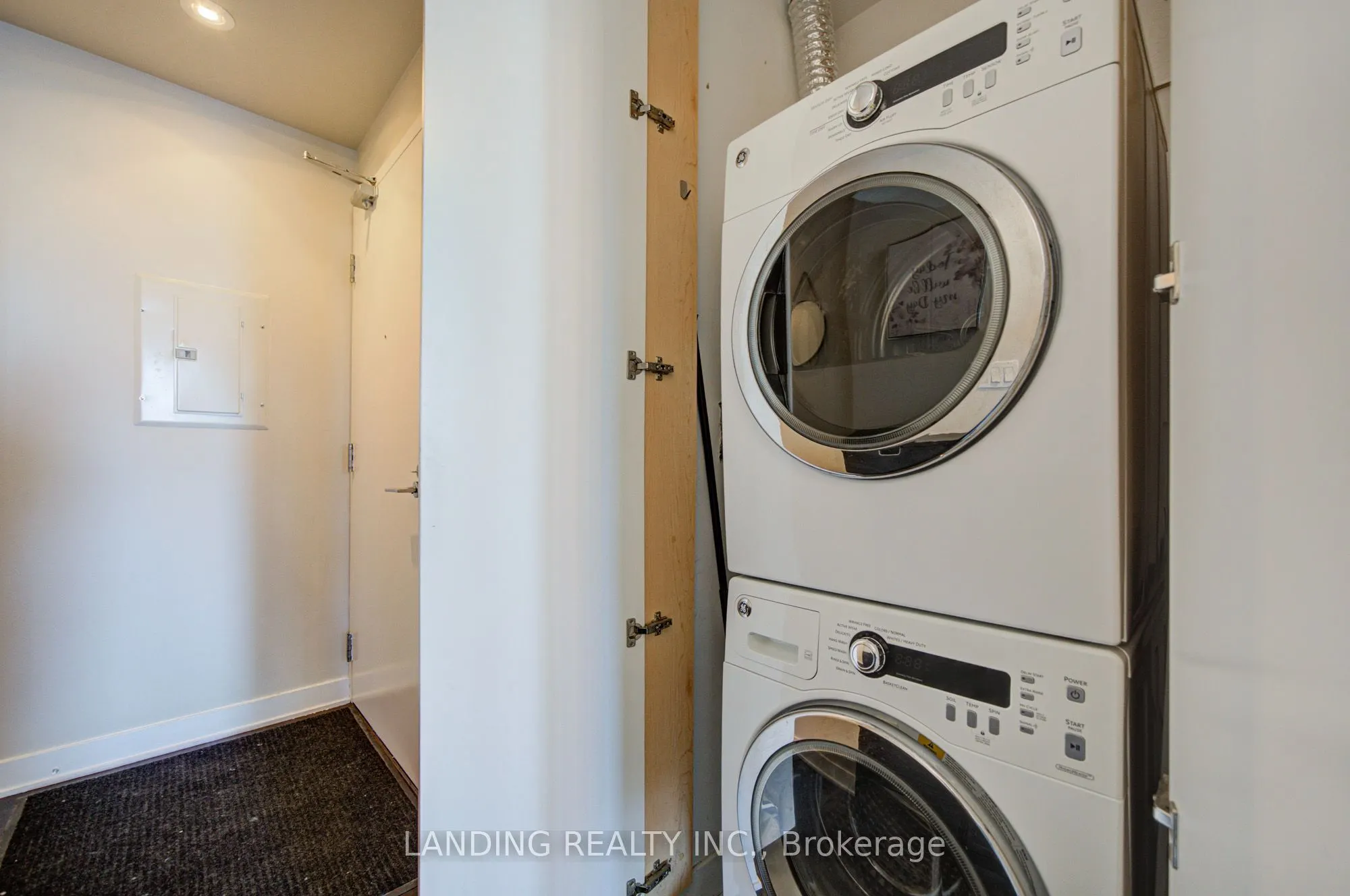 110 Charles Street E #3404