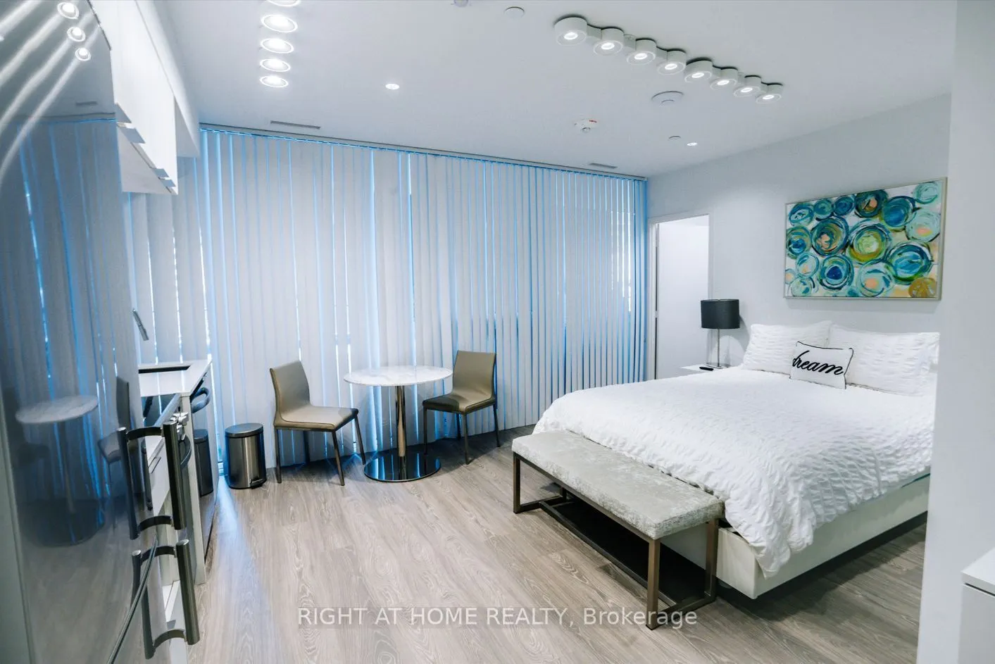 181 Dundas Street E #1115