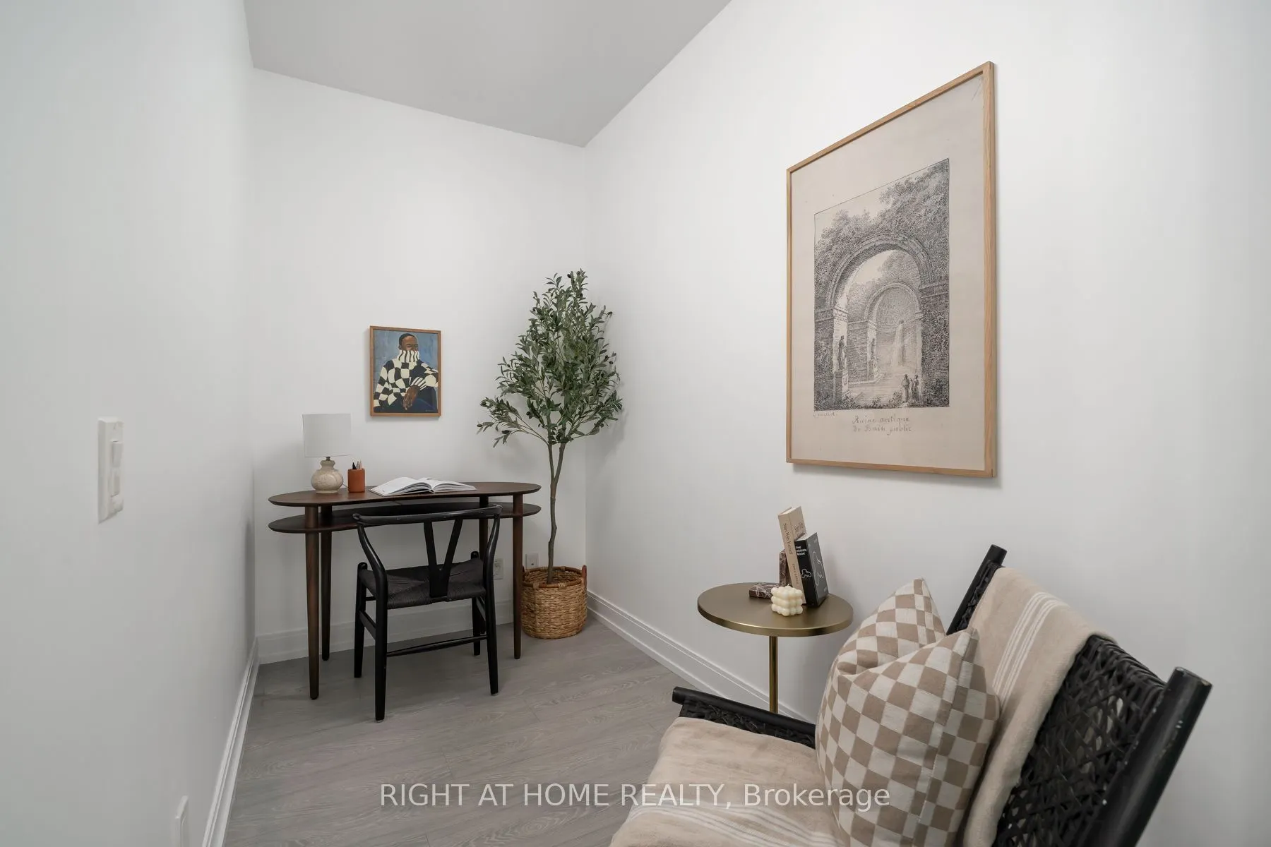 181 Dundas Street E #1115