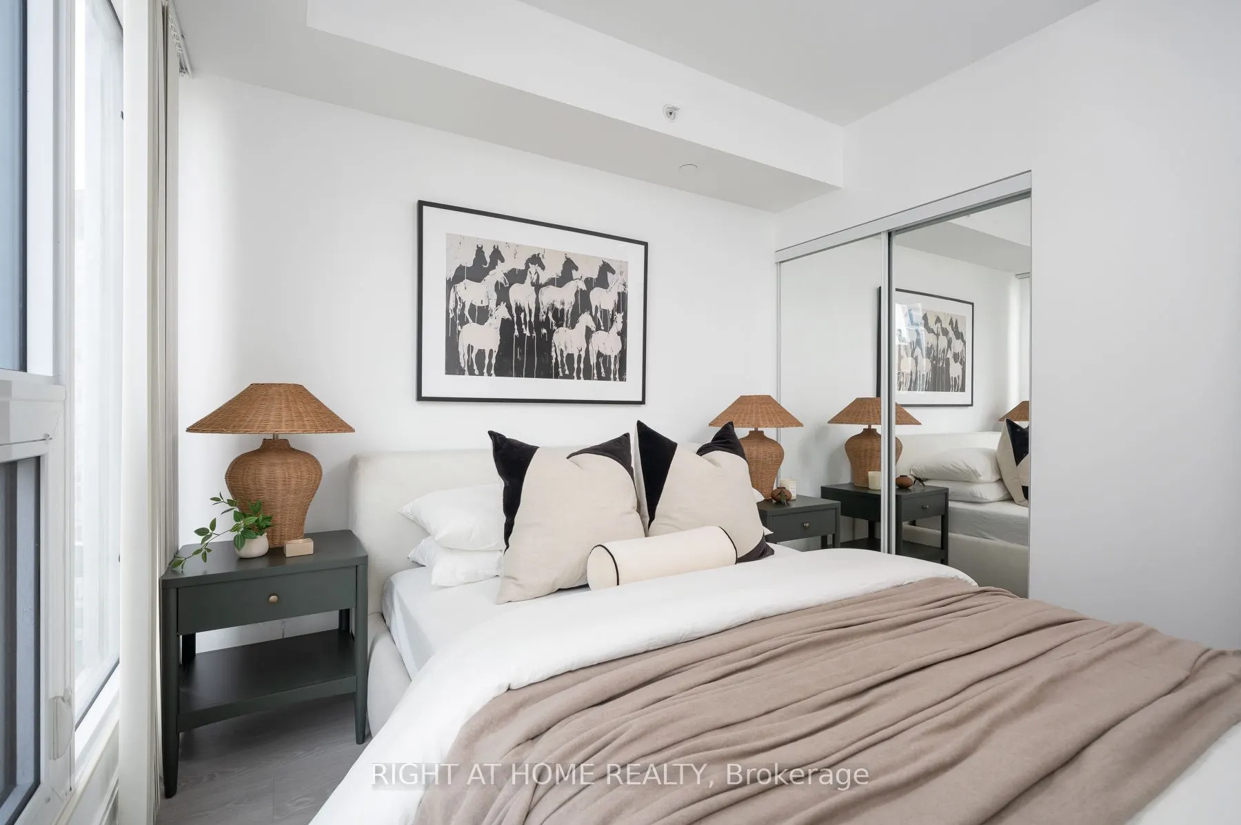 181 Dundas Street E #1115