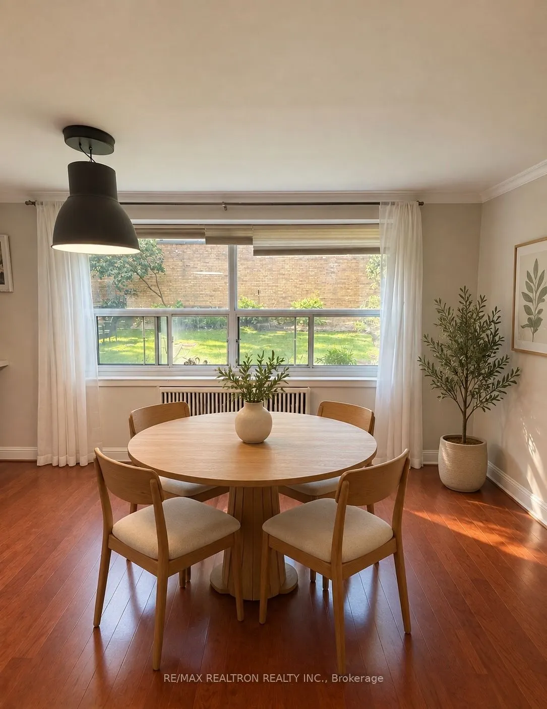2 Ridelle Avenue #106