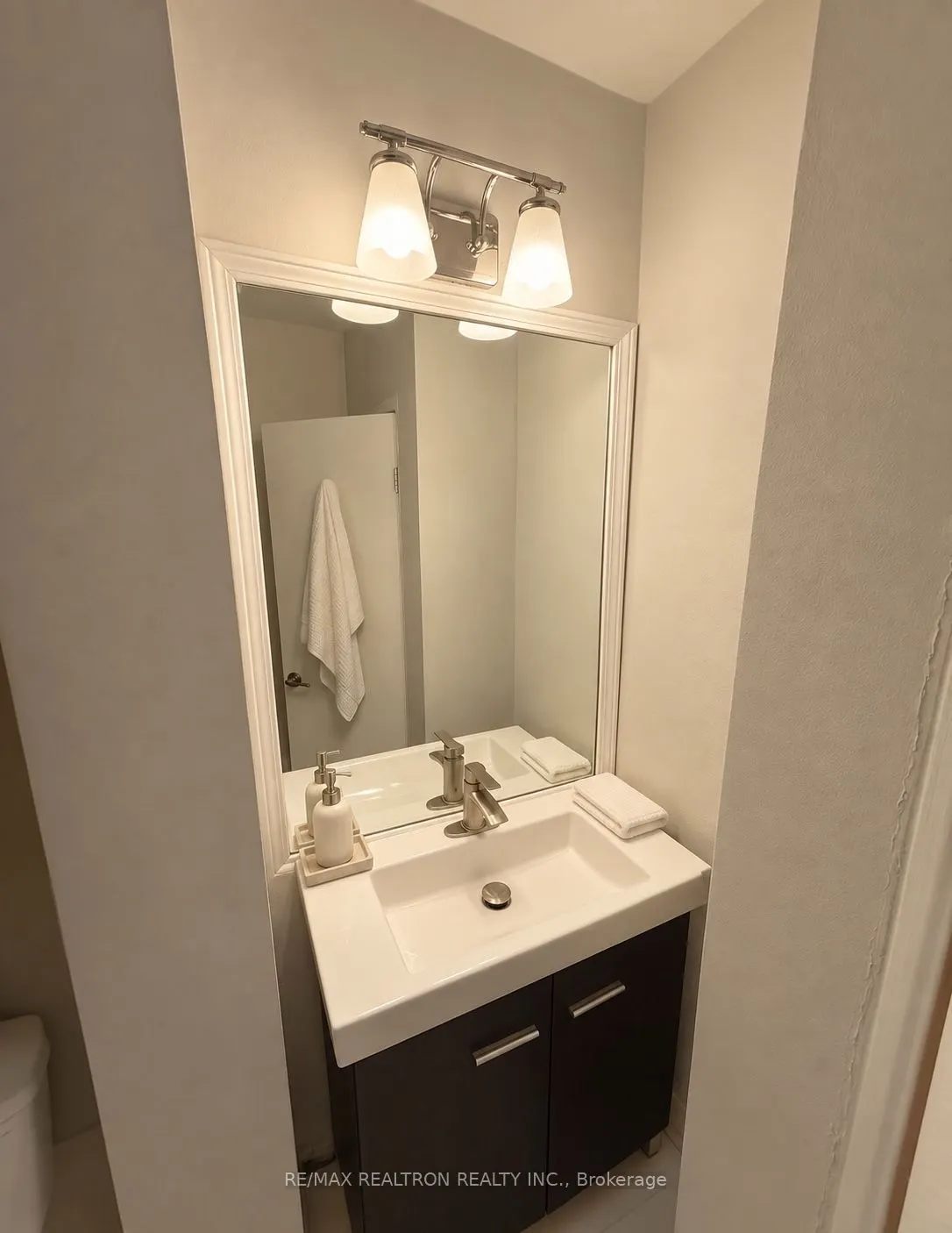 2 Ridelle Avenue #106