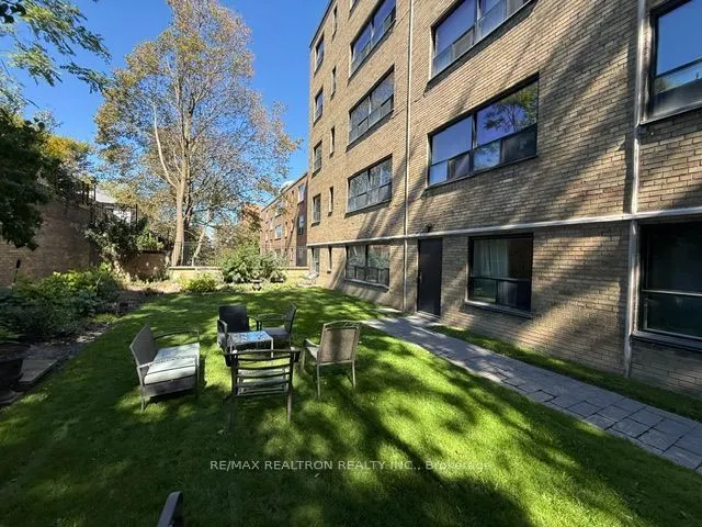 2 Ridelle Avenue #106