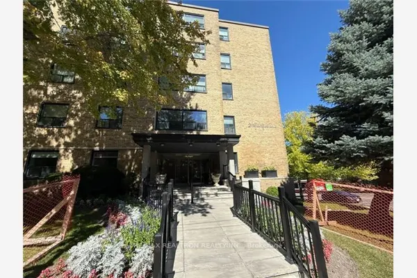 2 Ridelle Avenue #106
