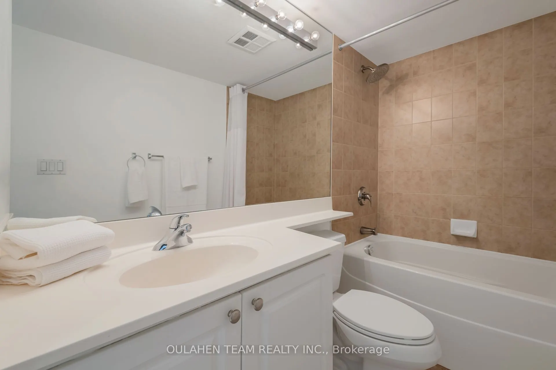 219 Fort York Boulevard #304