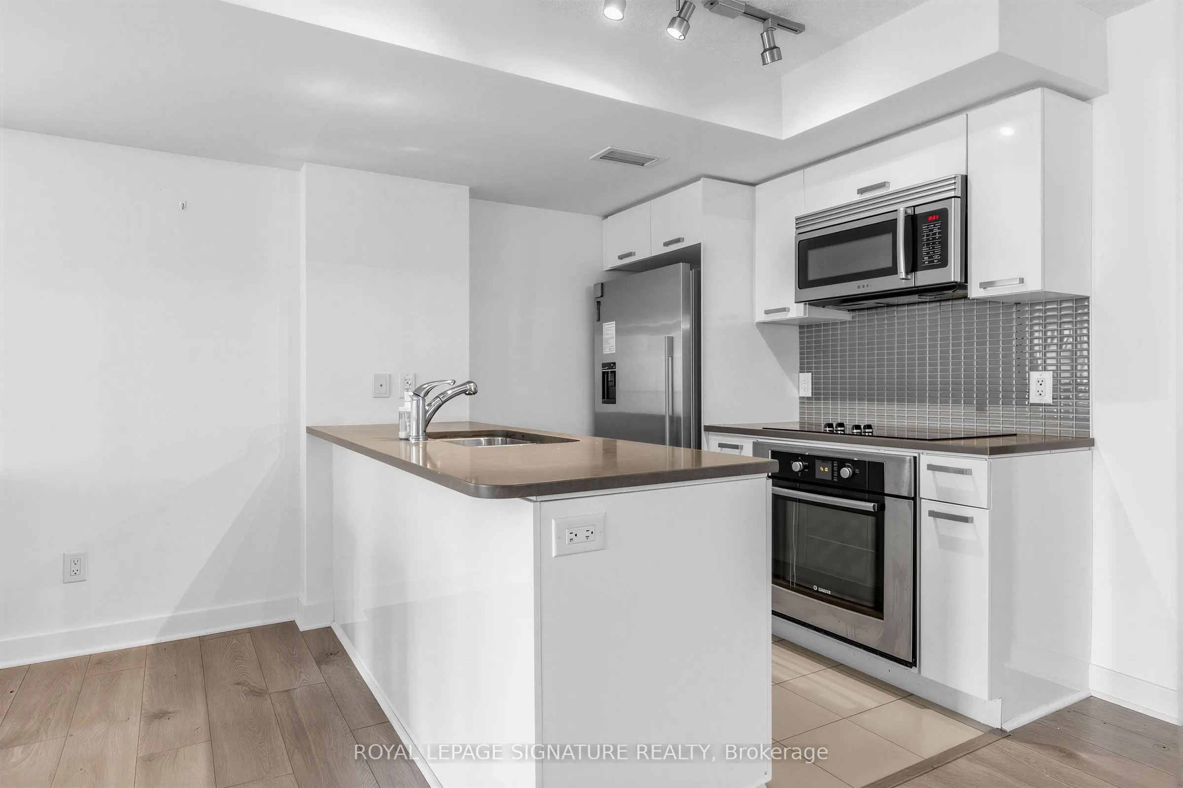 295 Adelaide Street W #414
