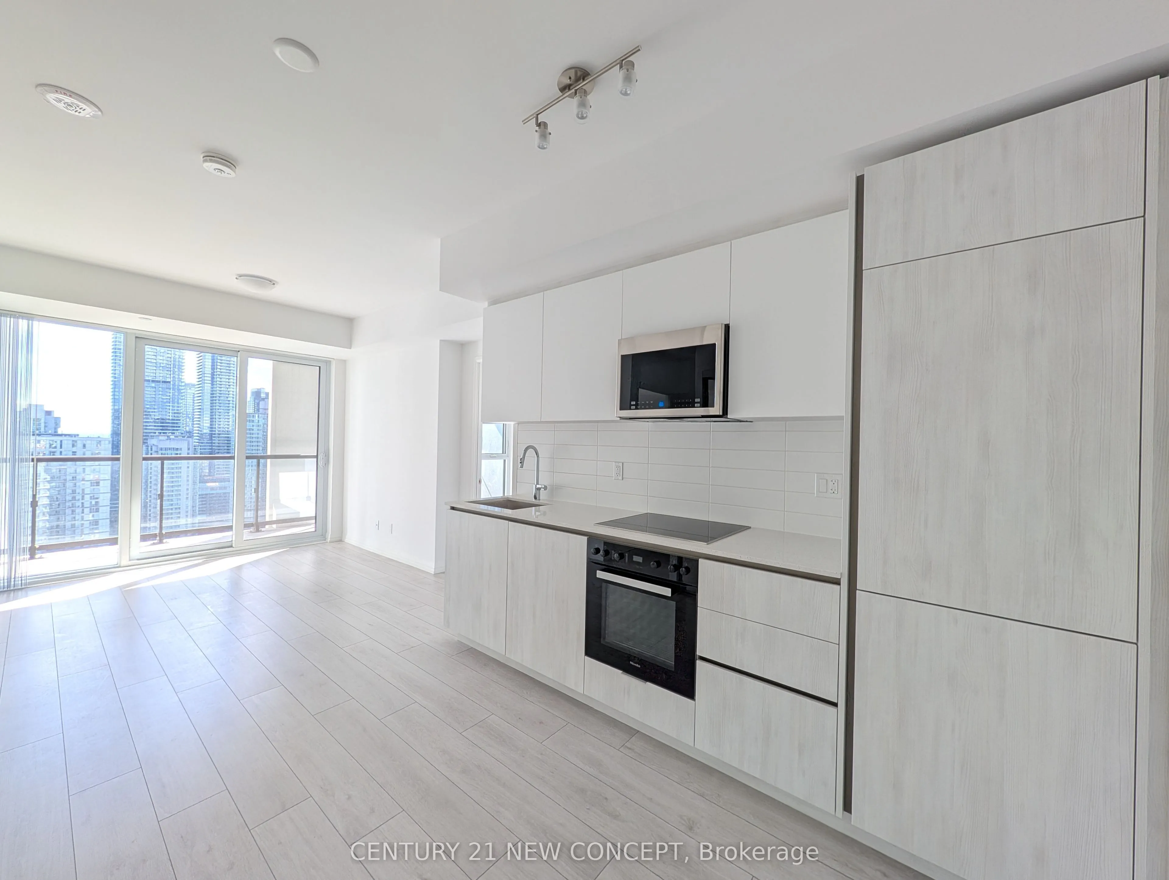 400 King Street W #2817