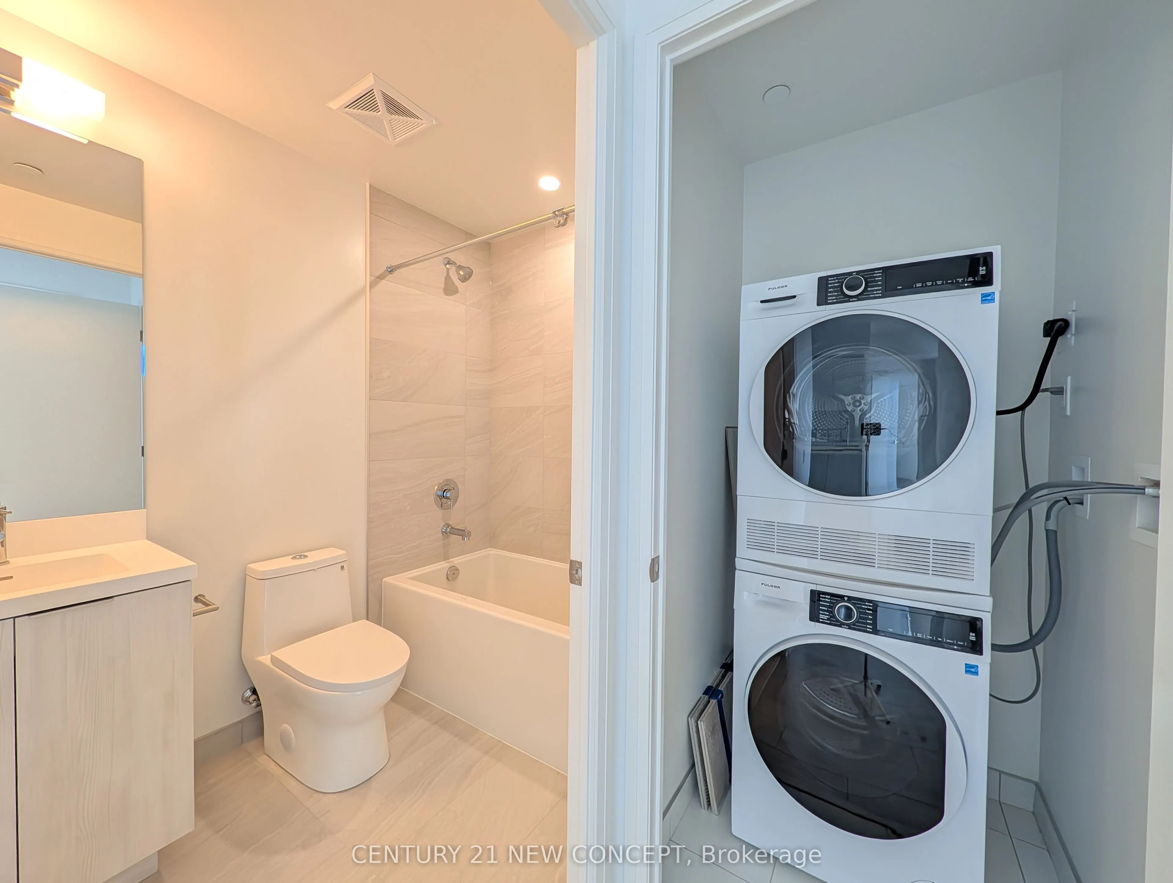 400 King Street W #2817