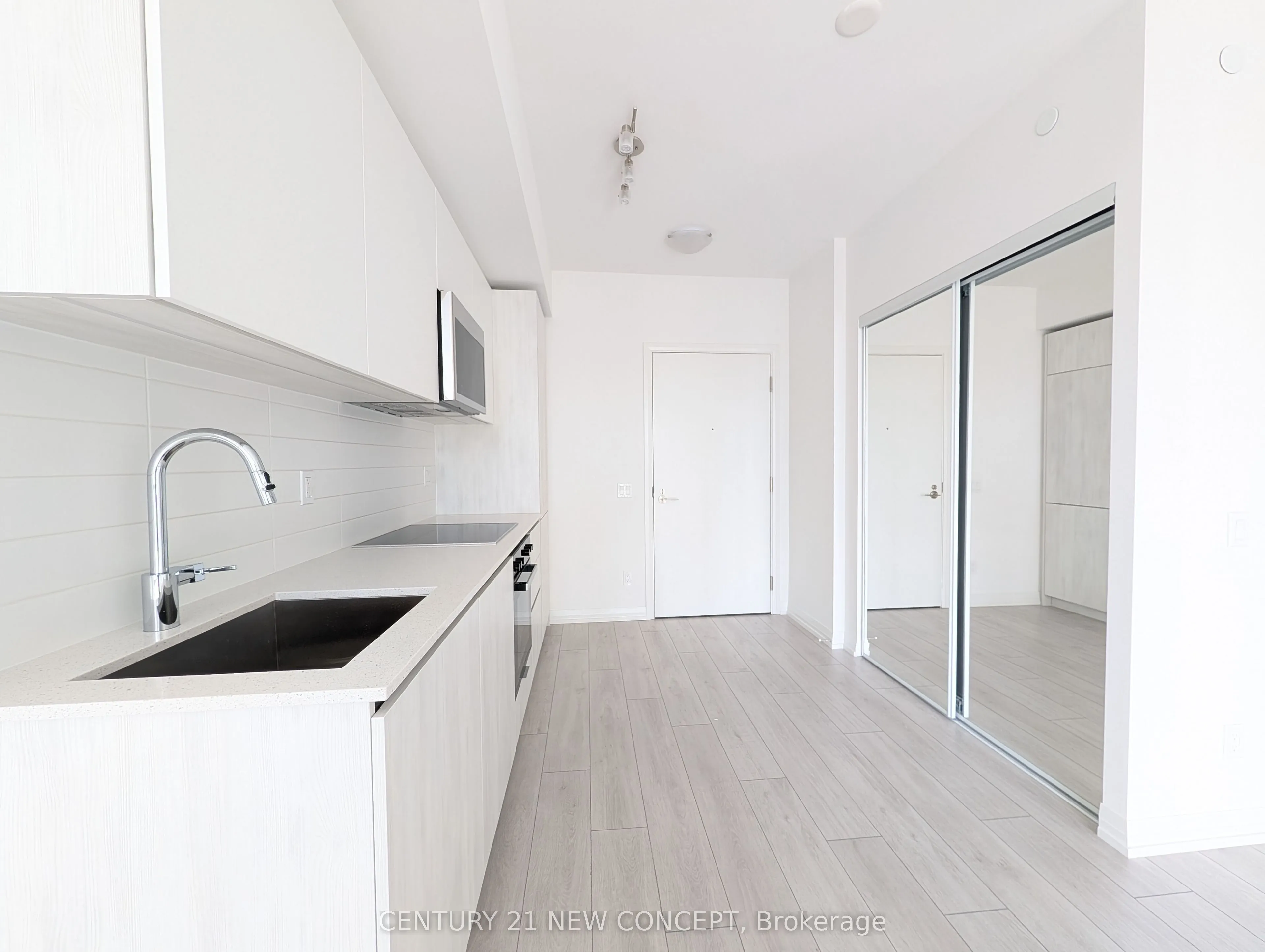 400 King Street W #2817