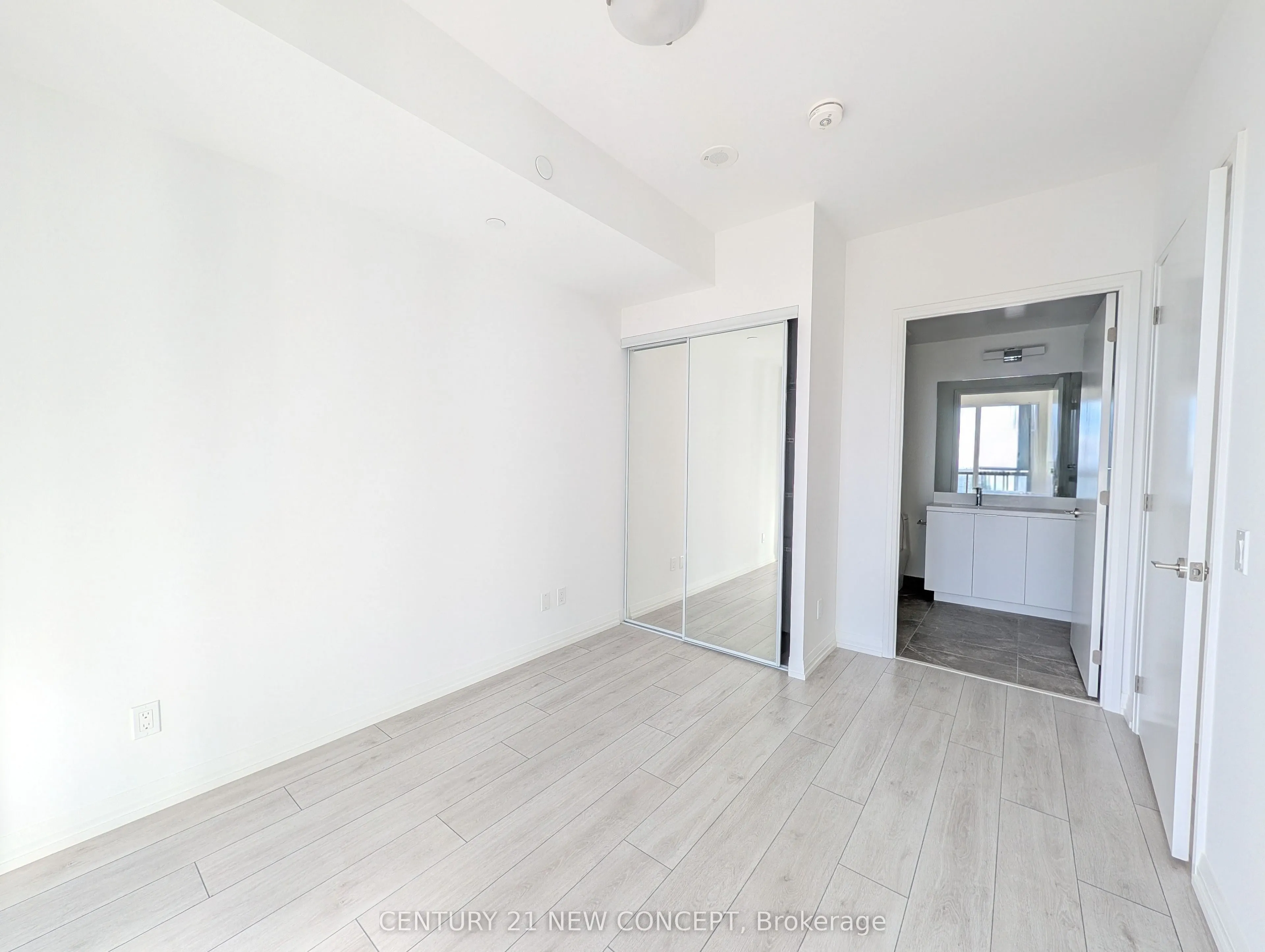 400 King Street W #2817