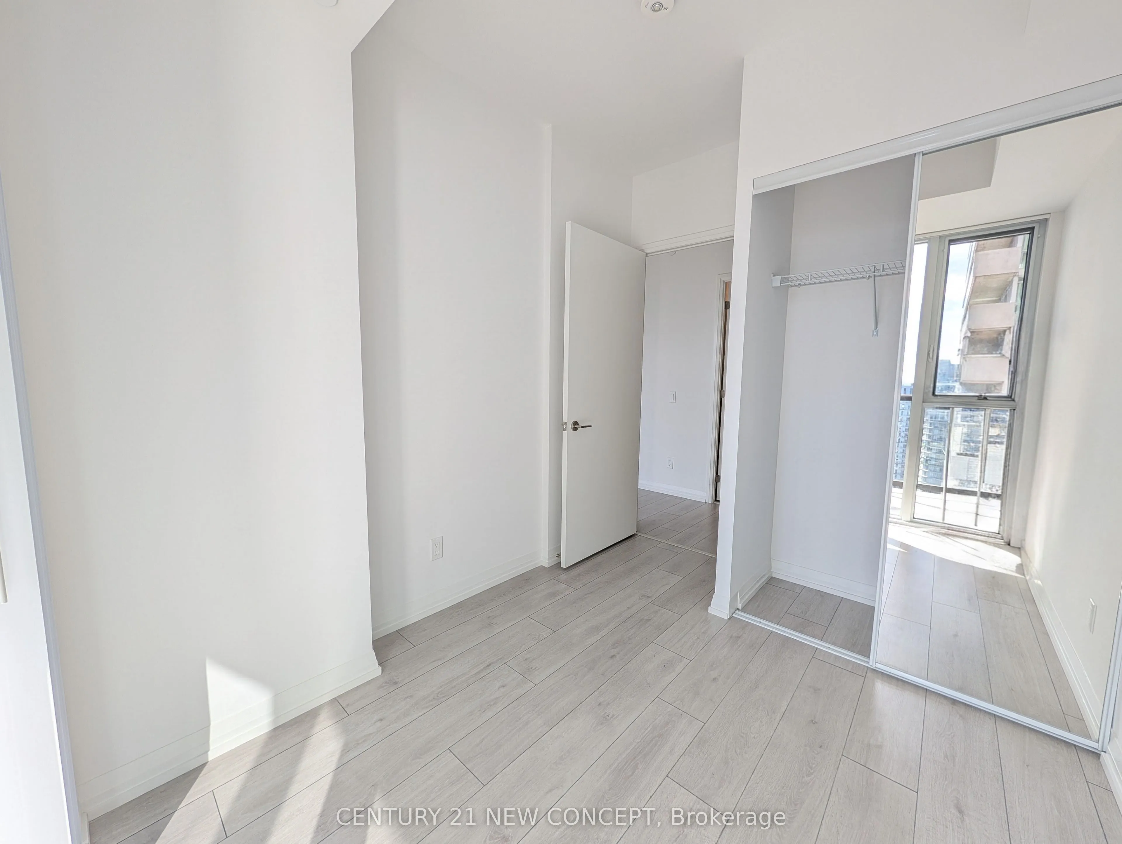 400 King Street W #2817