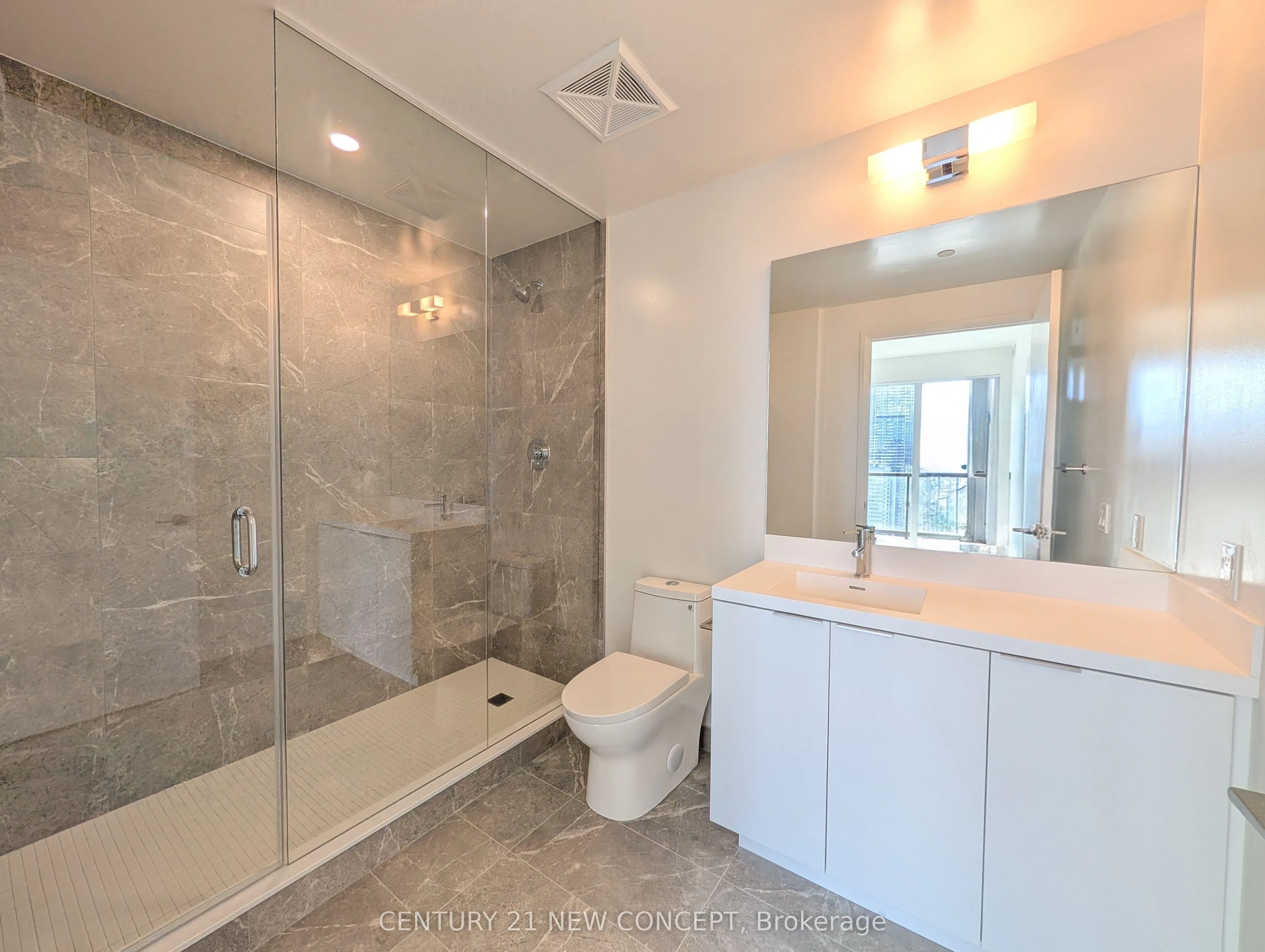 400 King Street W #2817