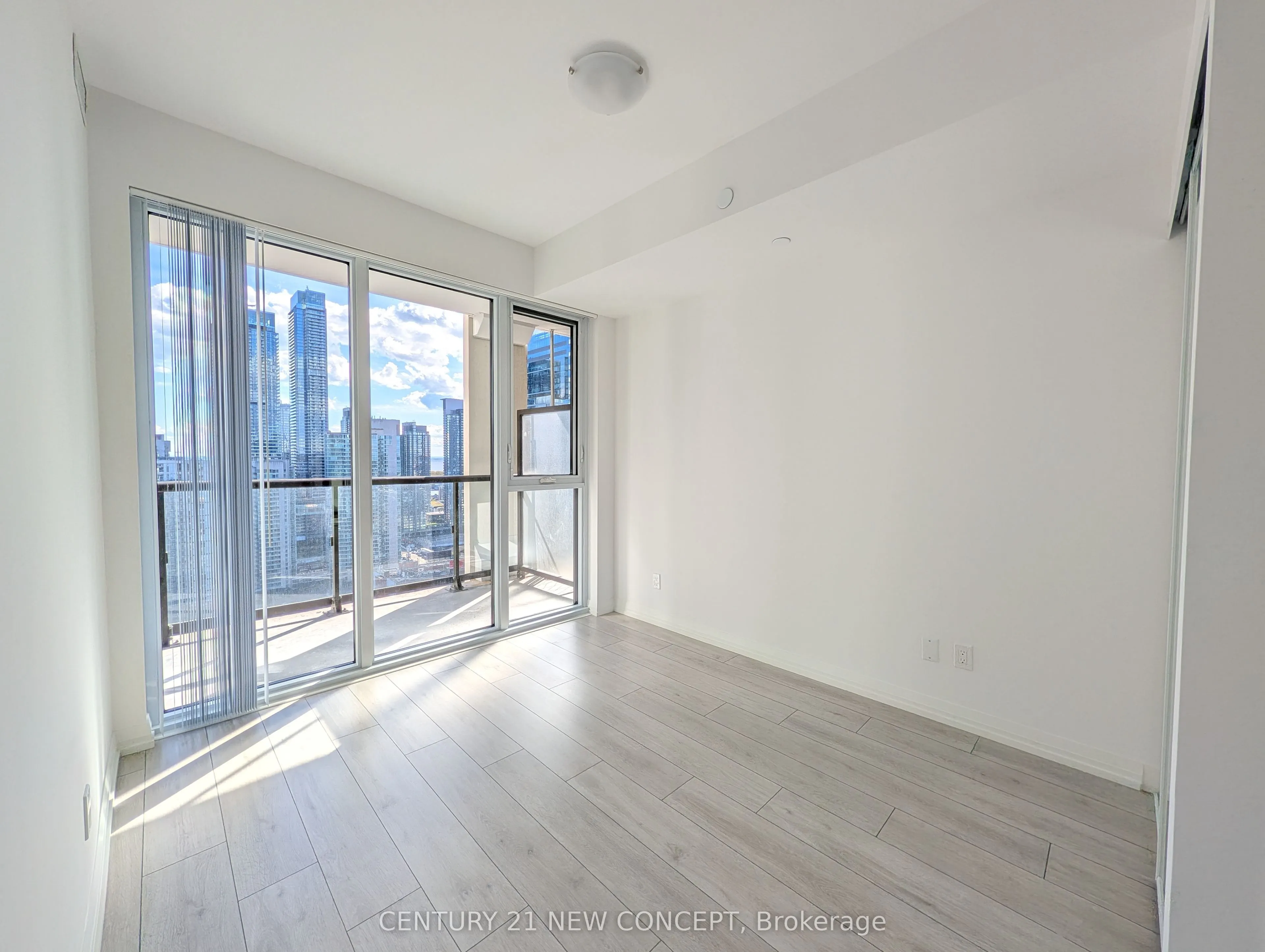 400 King Street W #2817