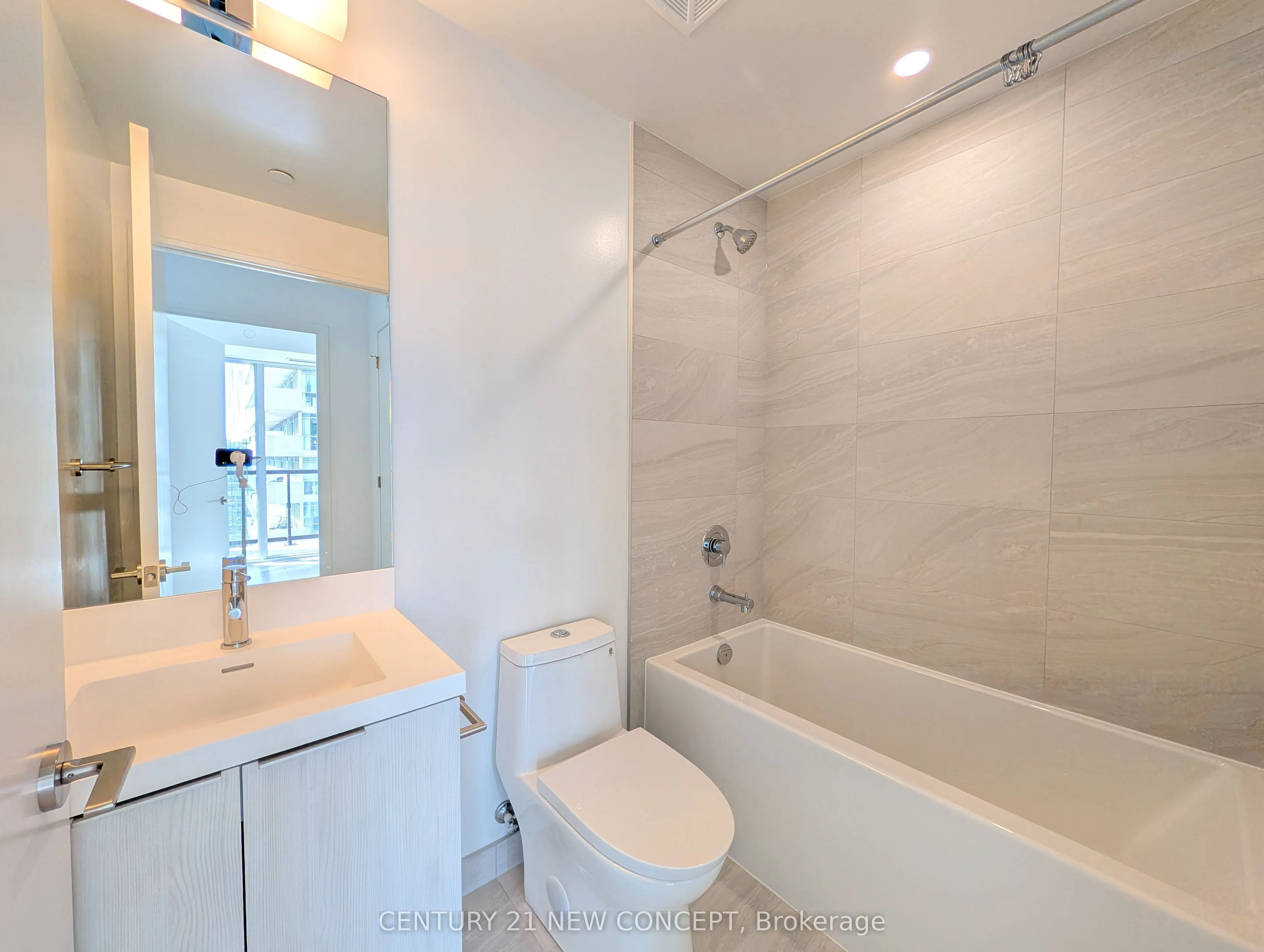 400 King Street W #2817