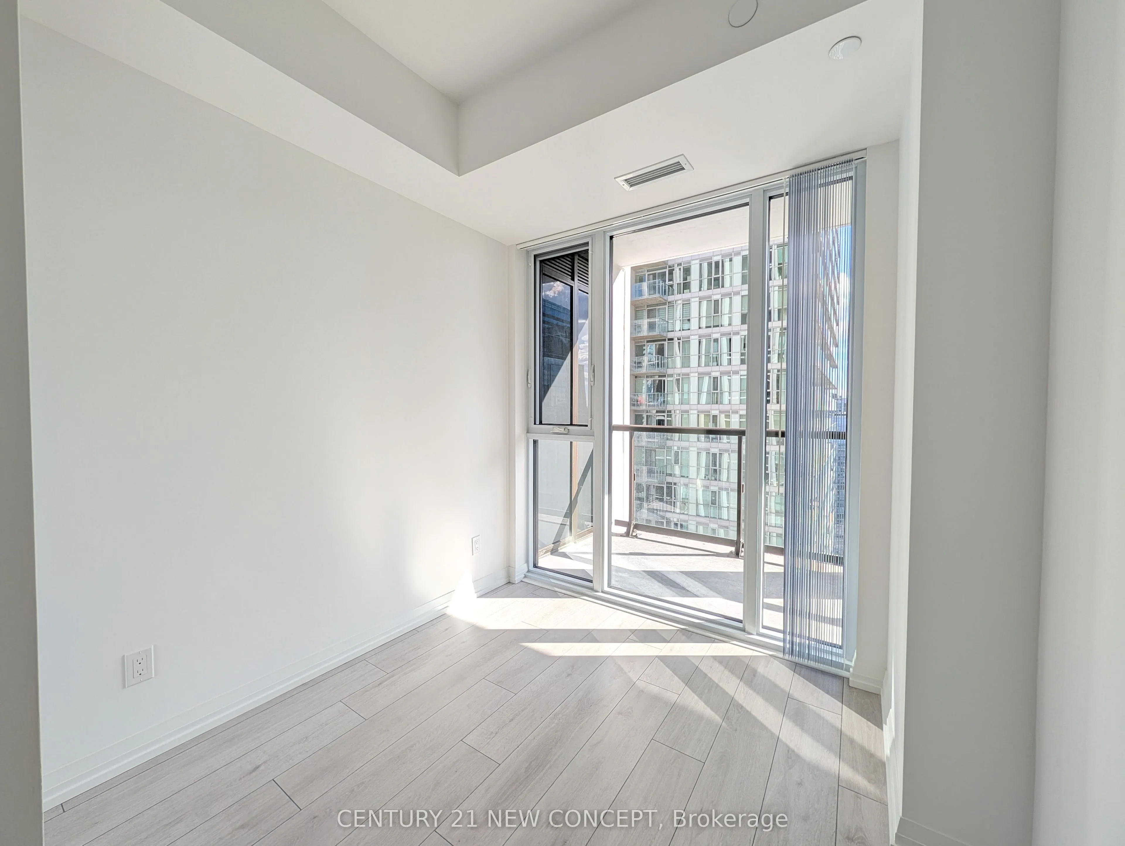 400 King Street W #2817