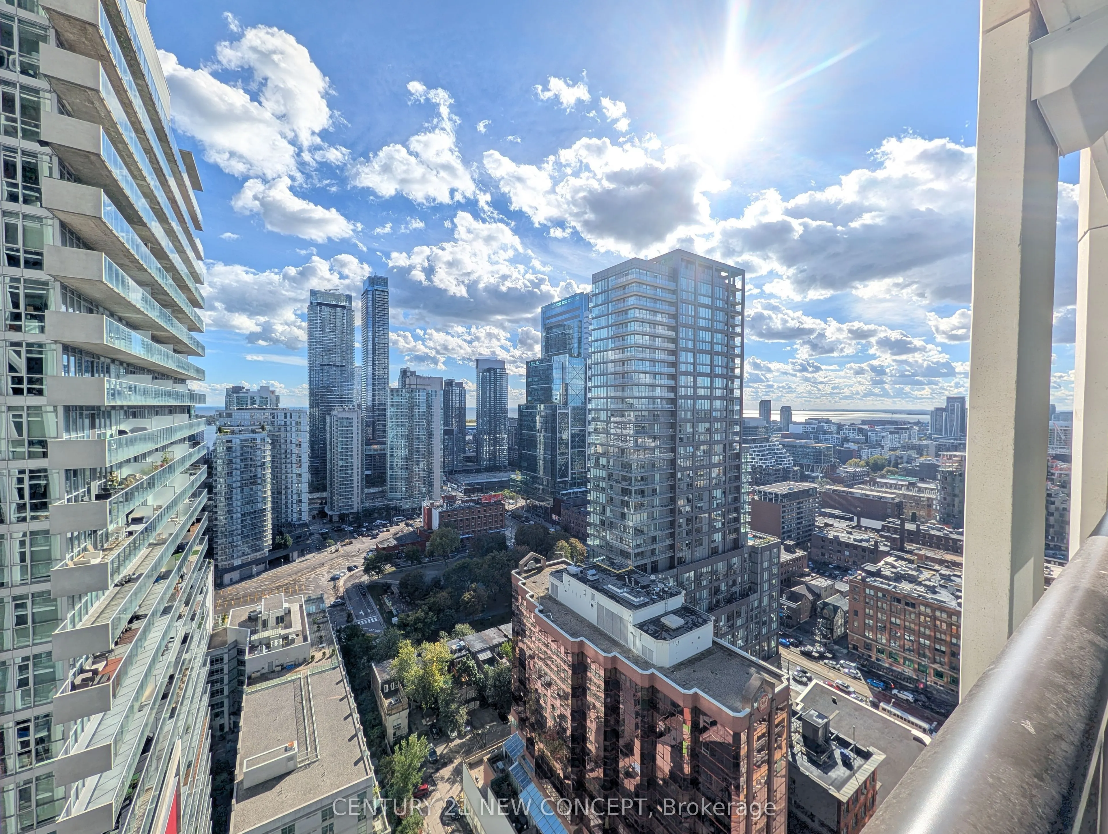 400 King Street W #2817
