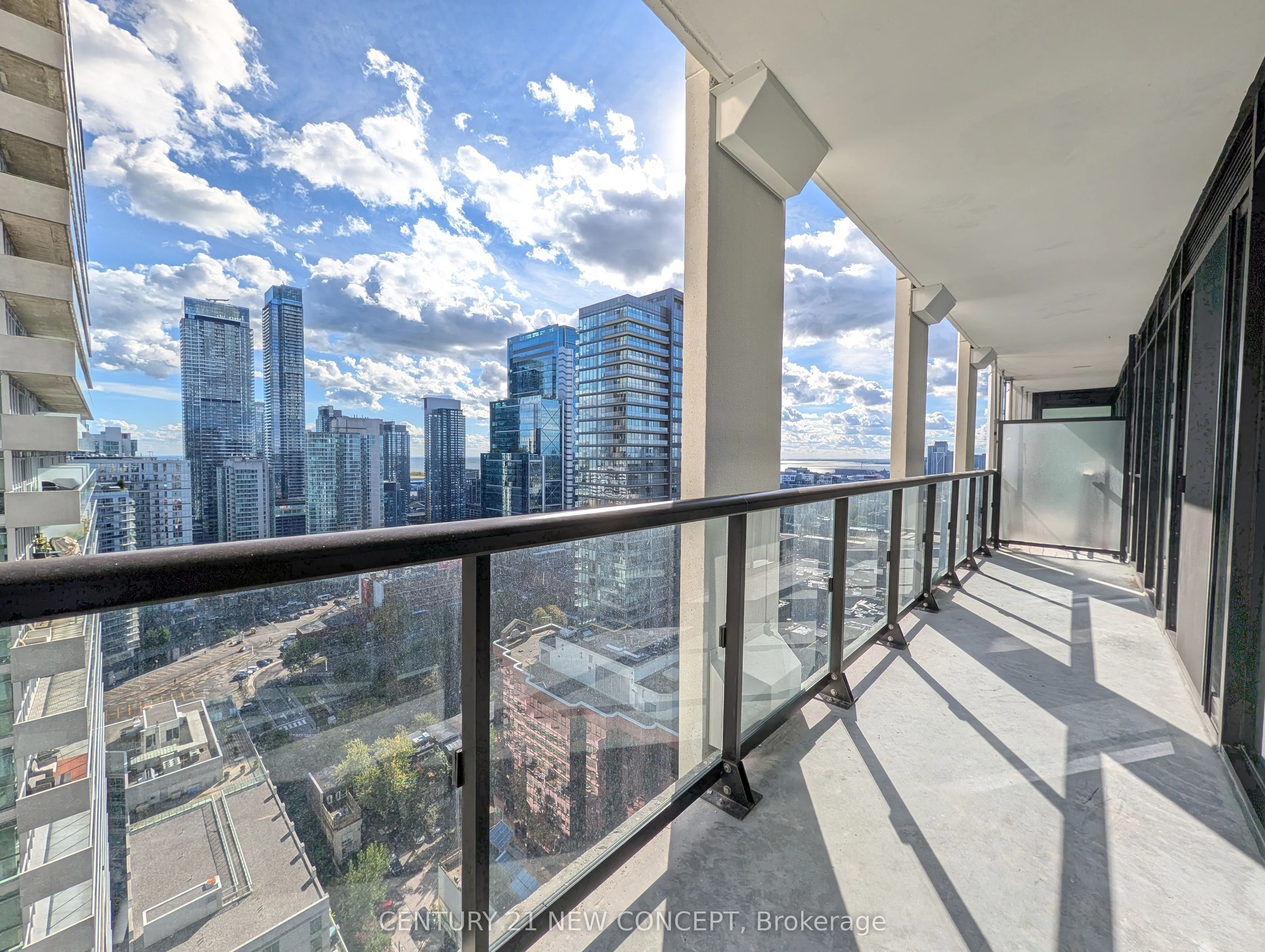 400 King Street W #2817
