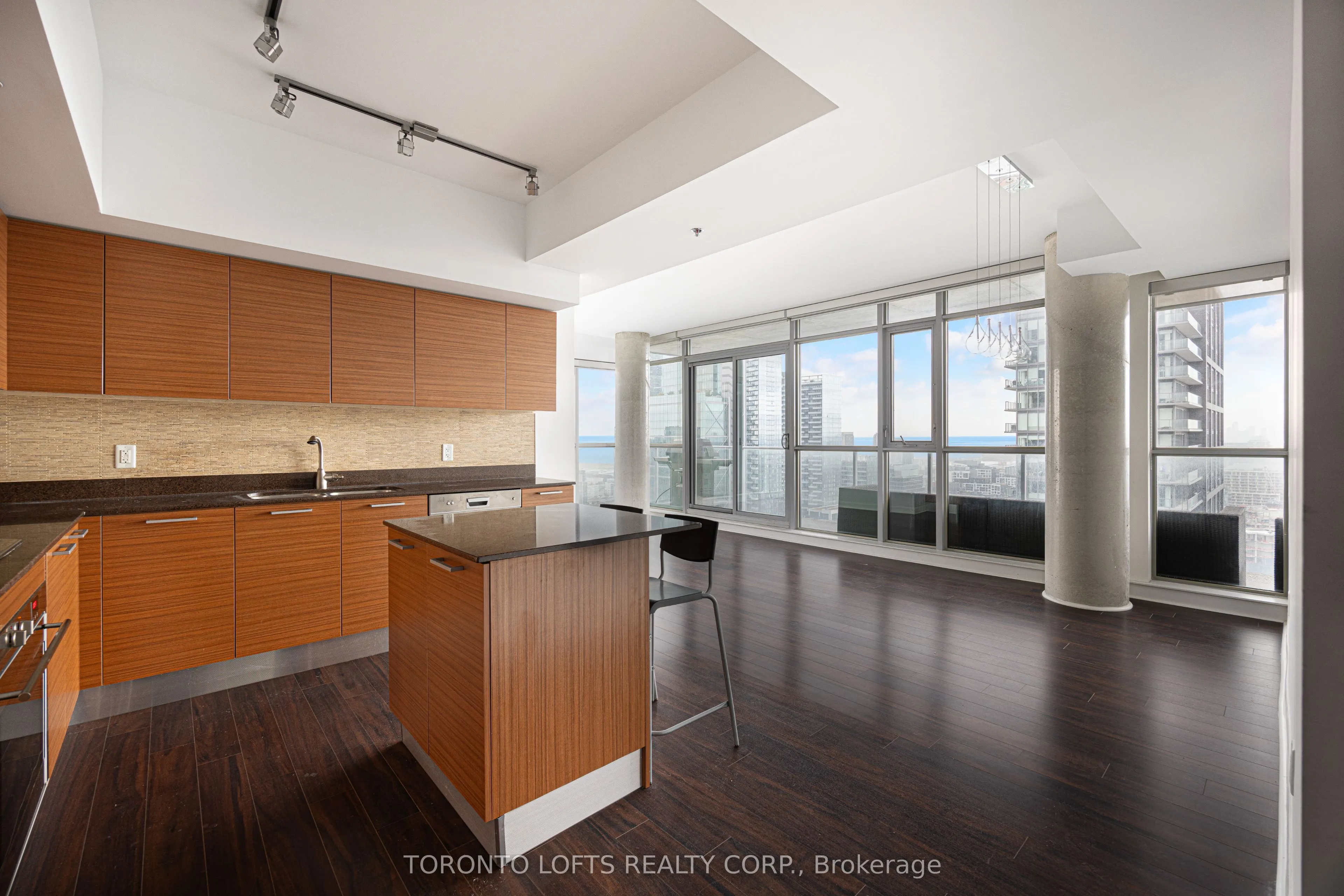 375 King Street W #3302