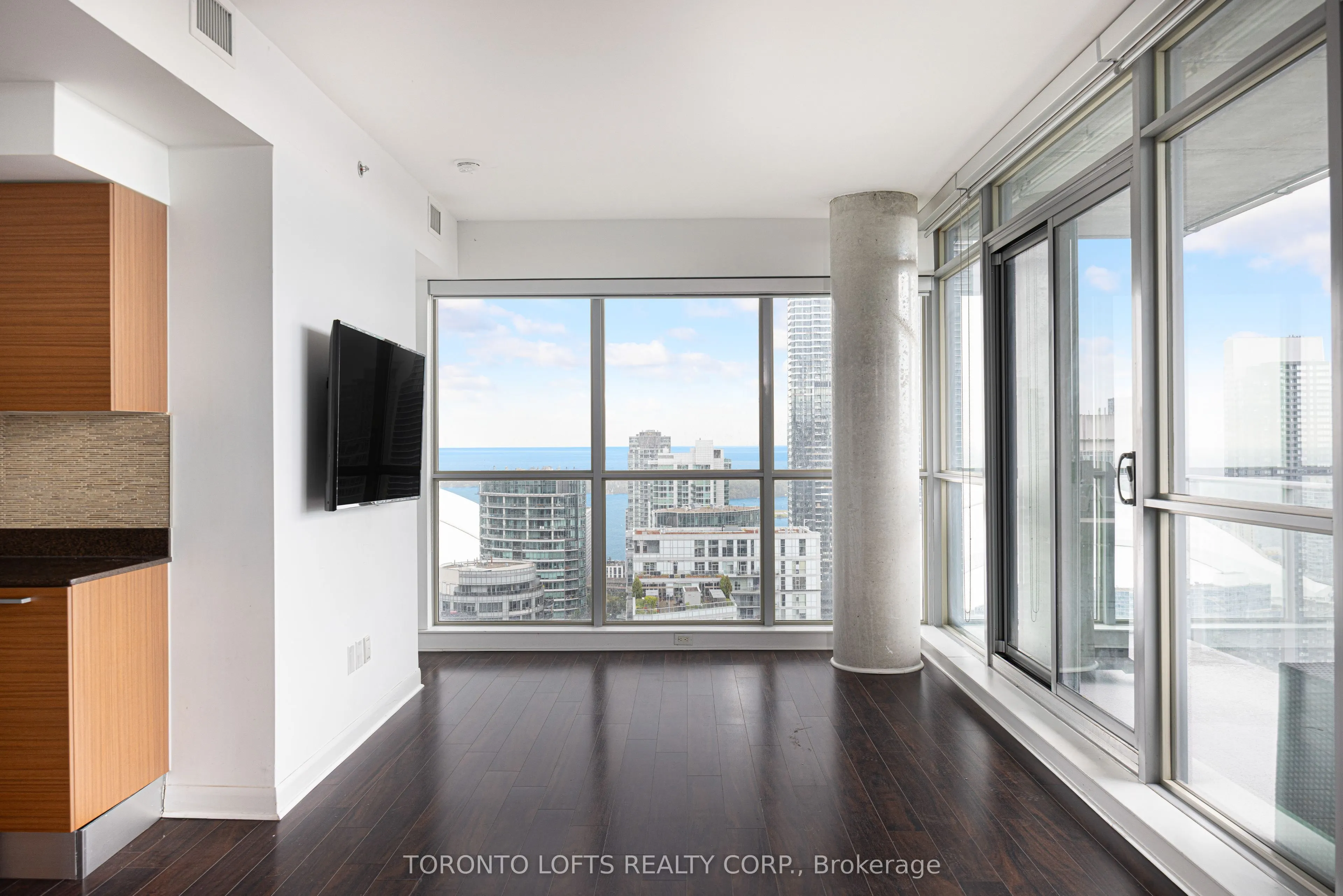 375 King Street W #3302