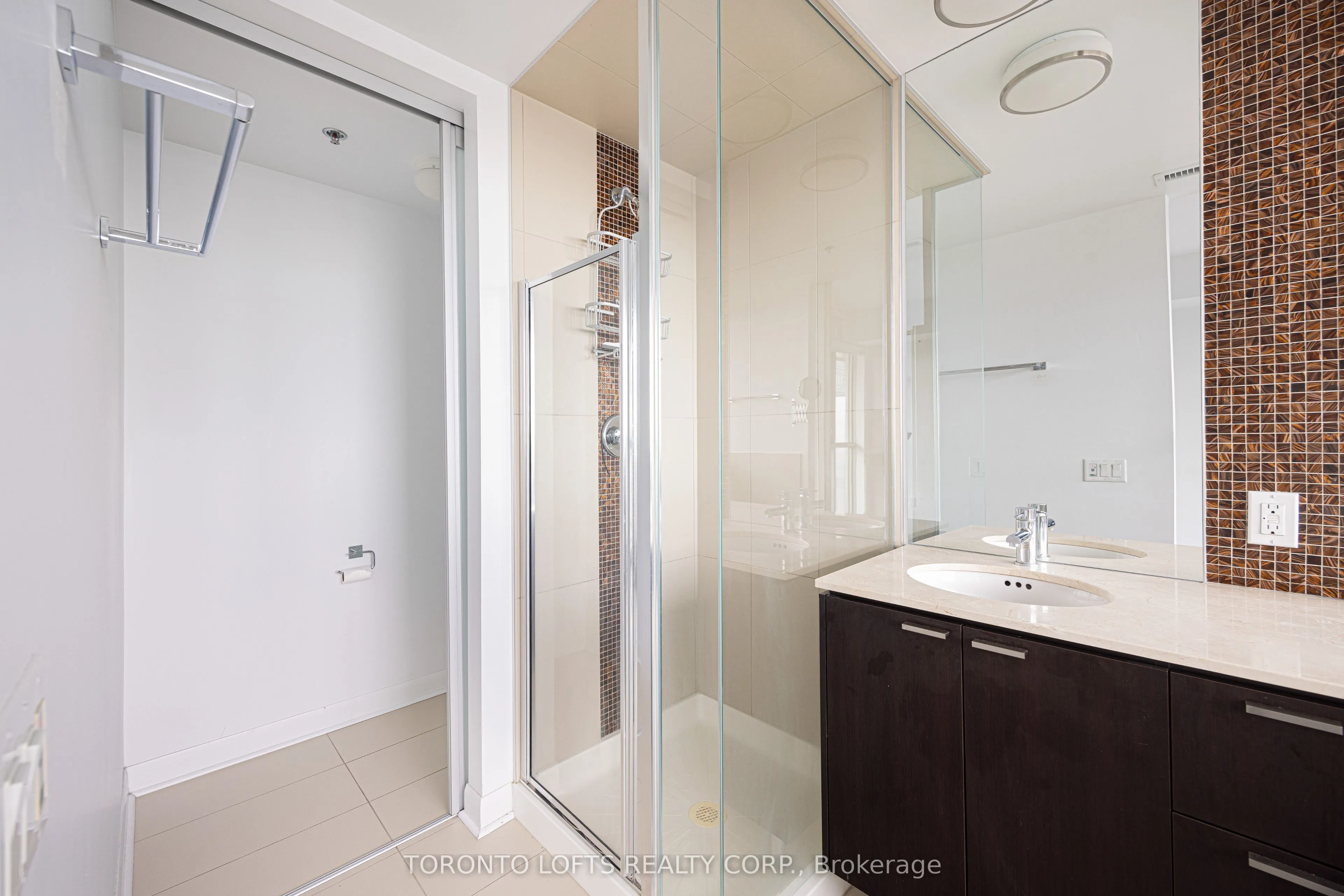 375 King Street W #3302