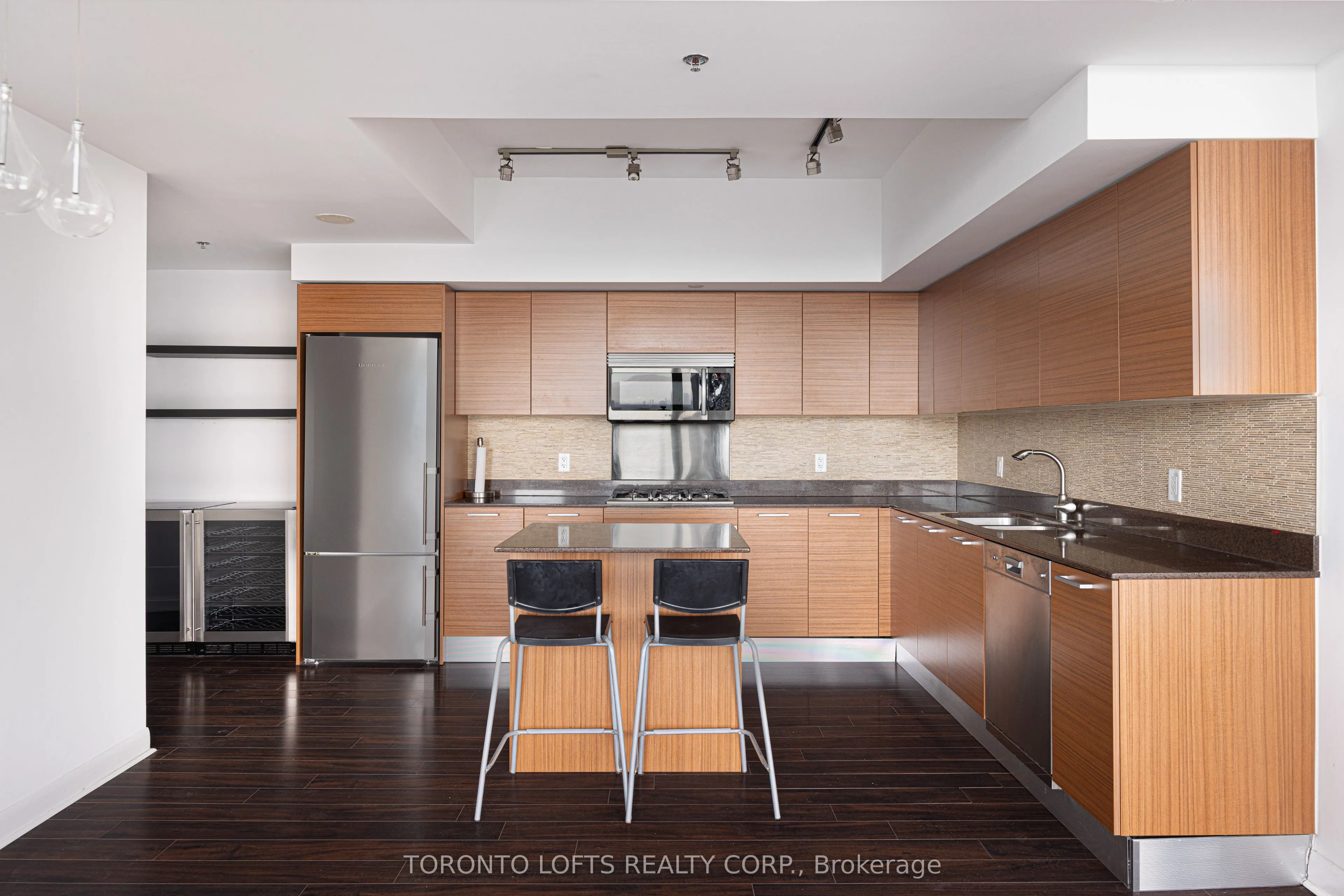 375 King Street W #3302