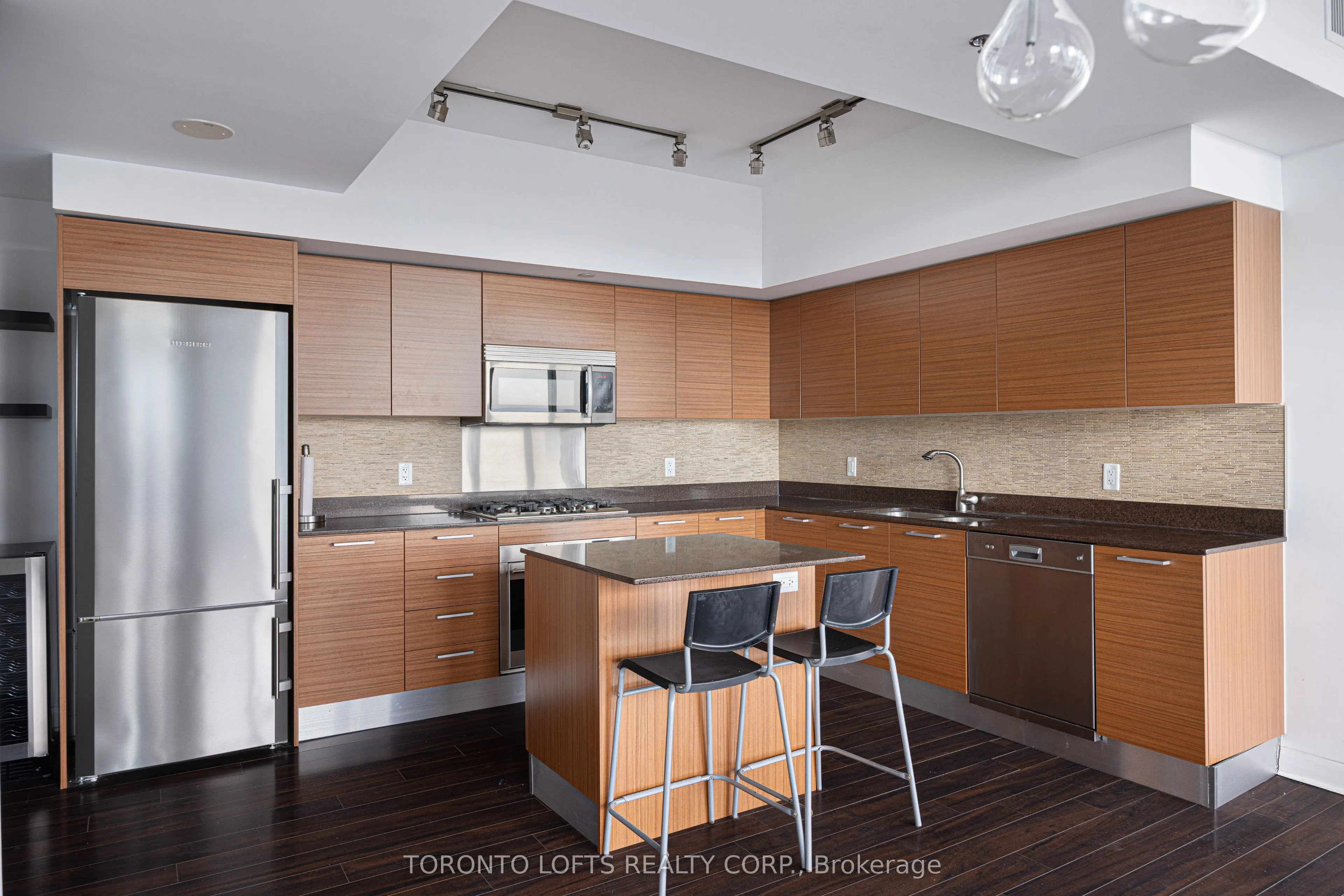 375 King Street W #3302