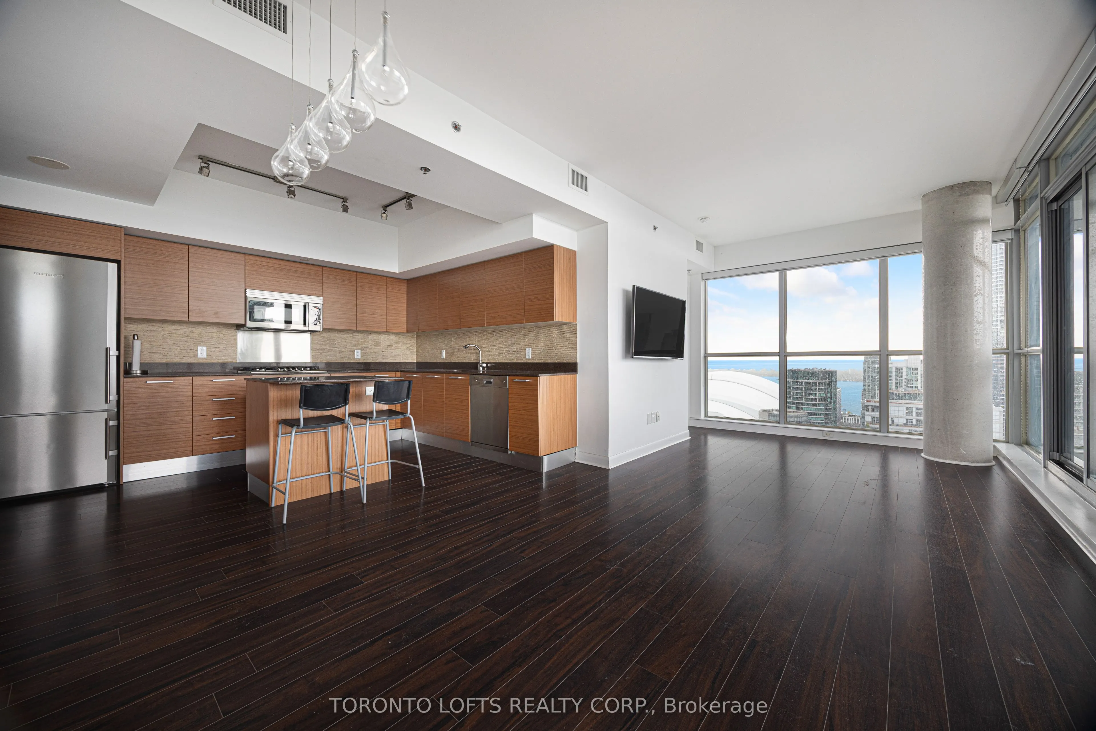 375 King Street W #3302