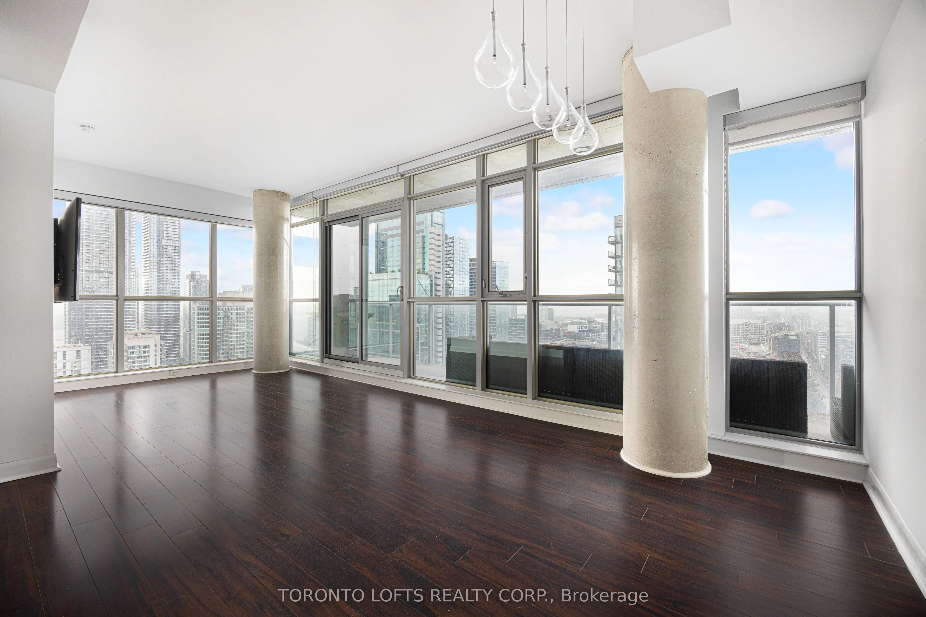 375 King Street W #3302