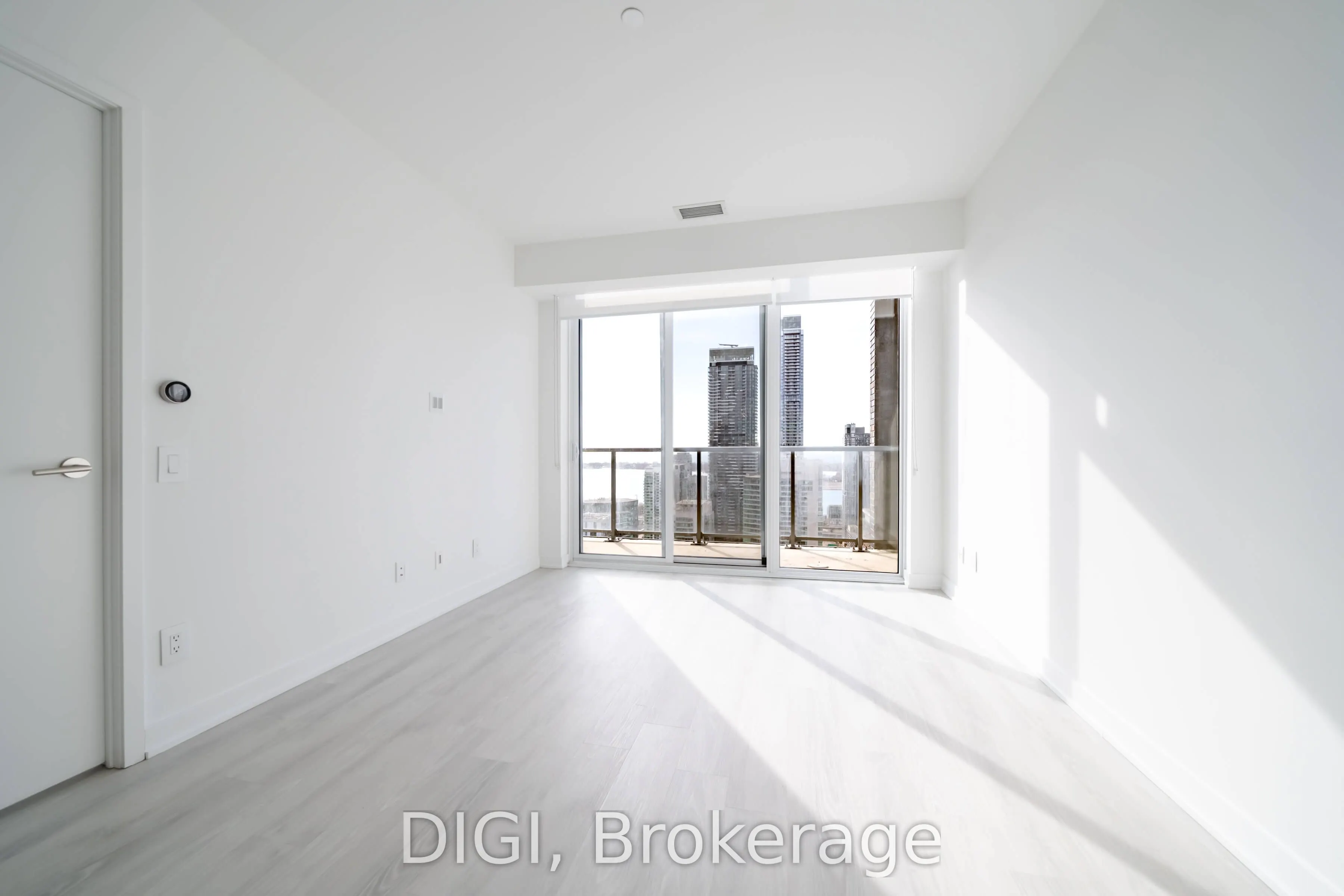 57 Spadina Avenue #2204