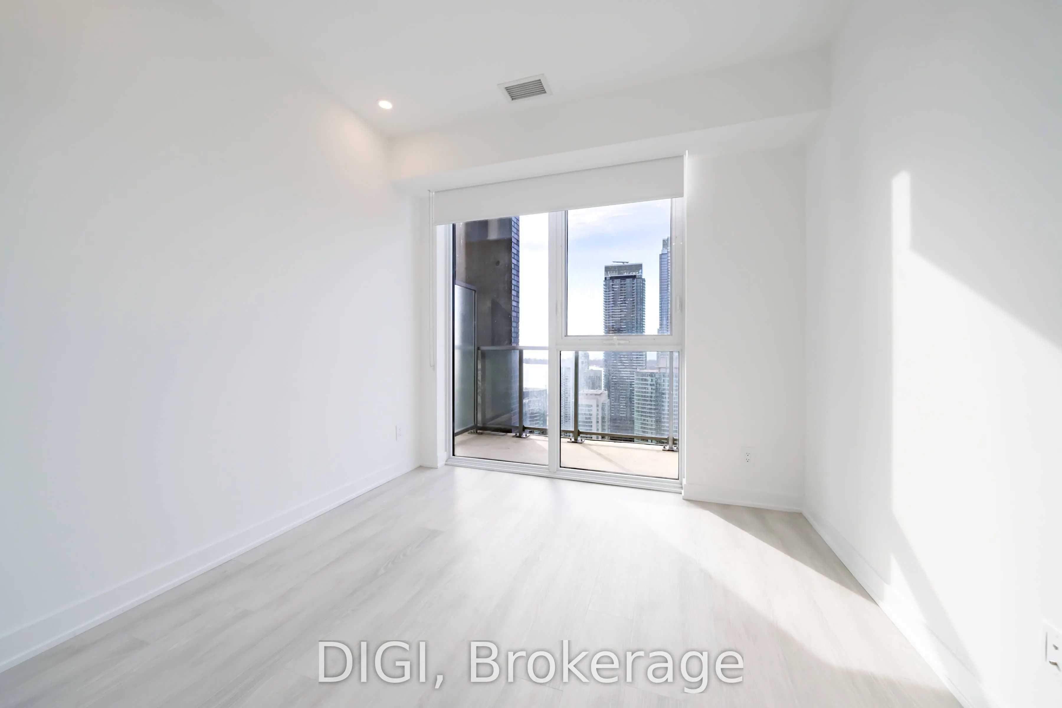 57 Spadina Avenue #2204