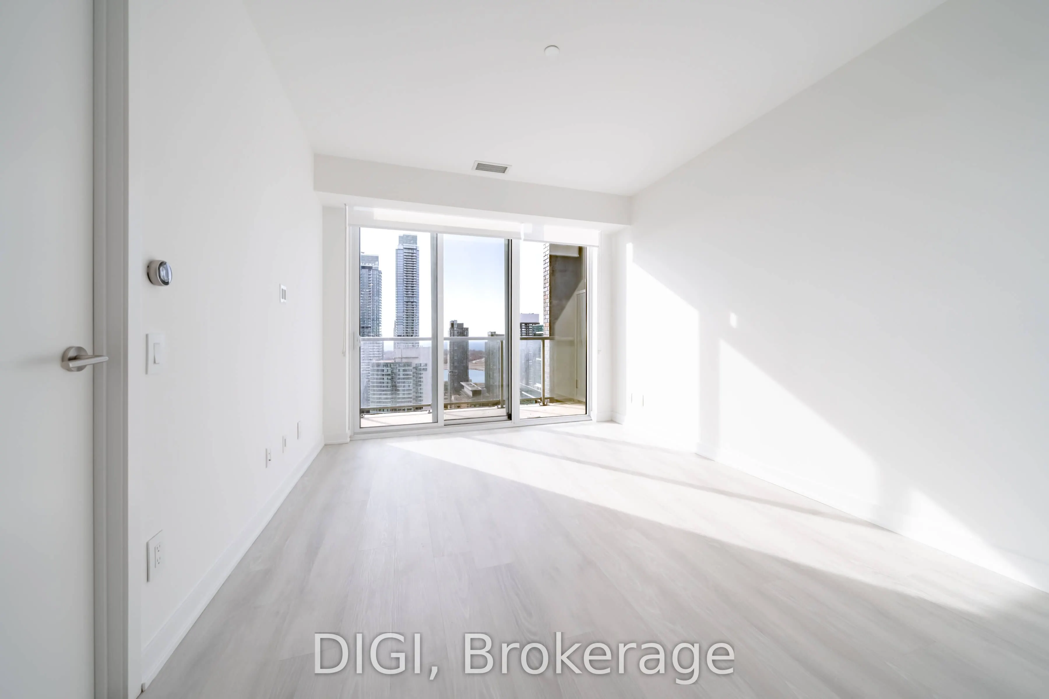 57 Spadina Avenue #2204