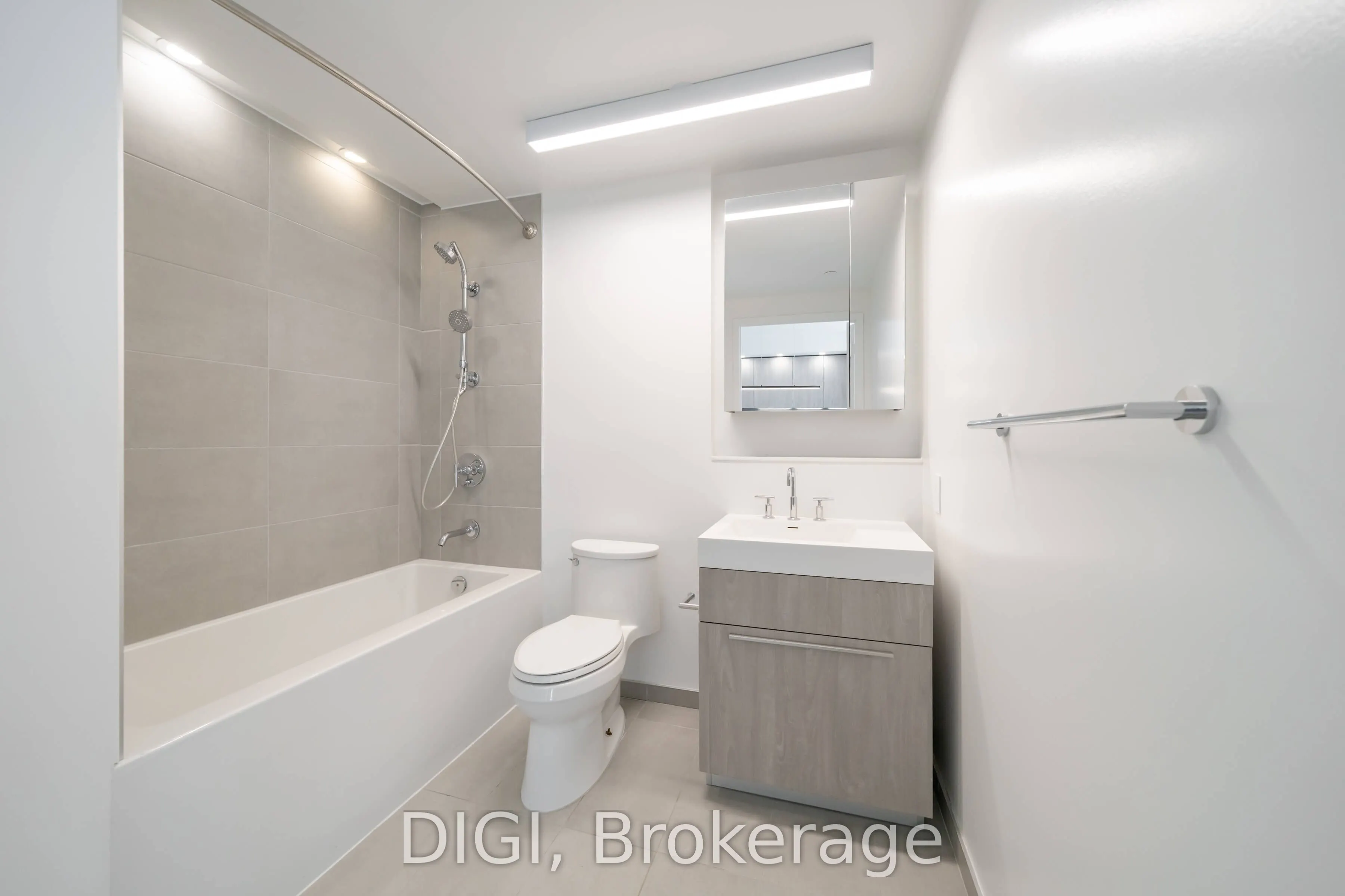 57 Spadina Avenue #2204