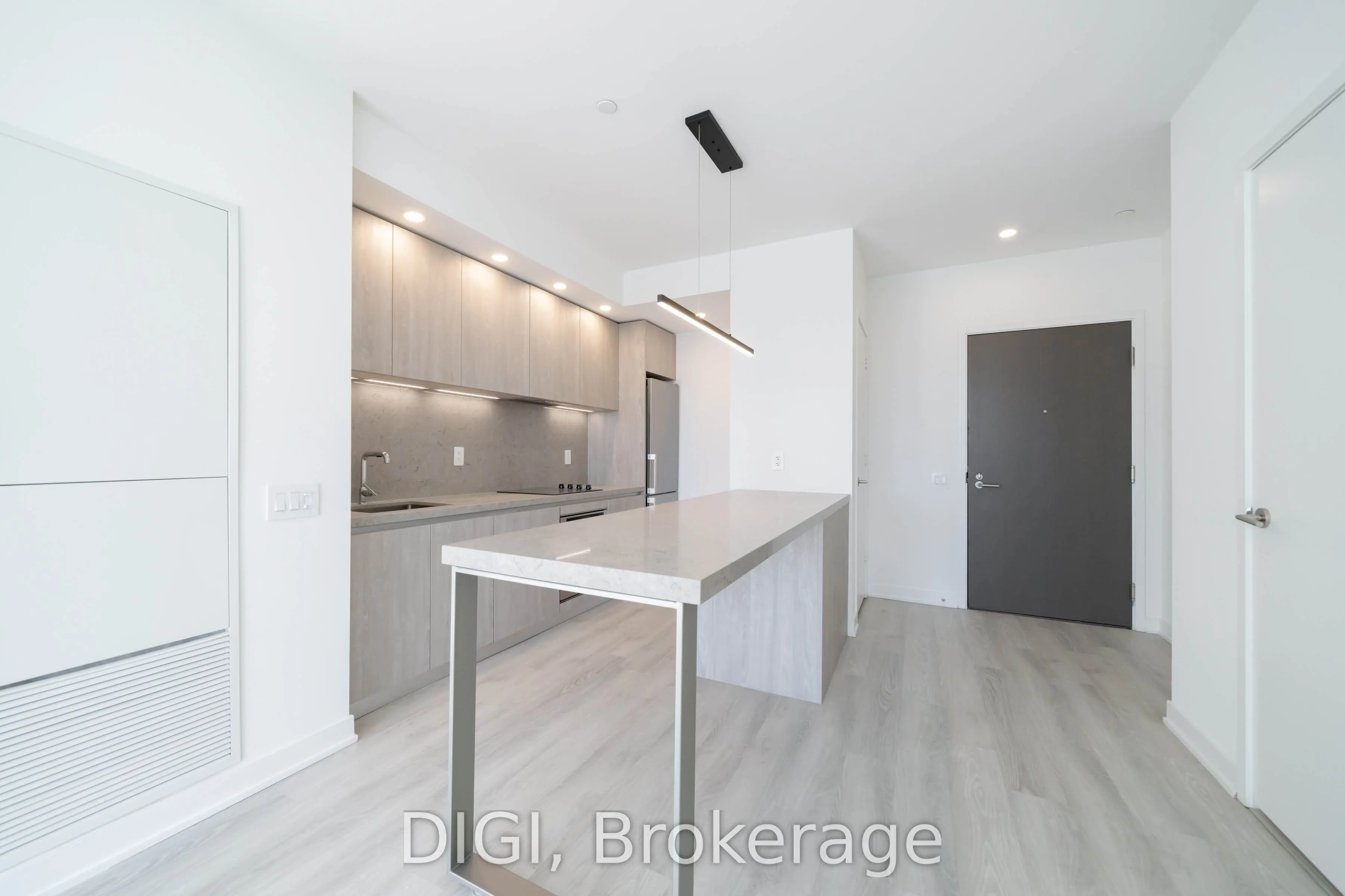 57 Spadina Avenue #2204