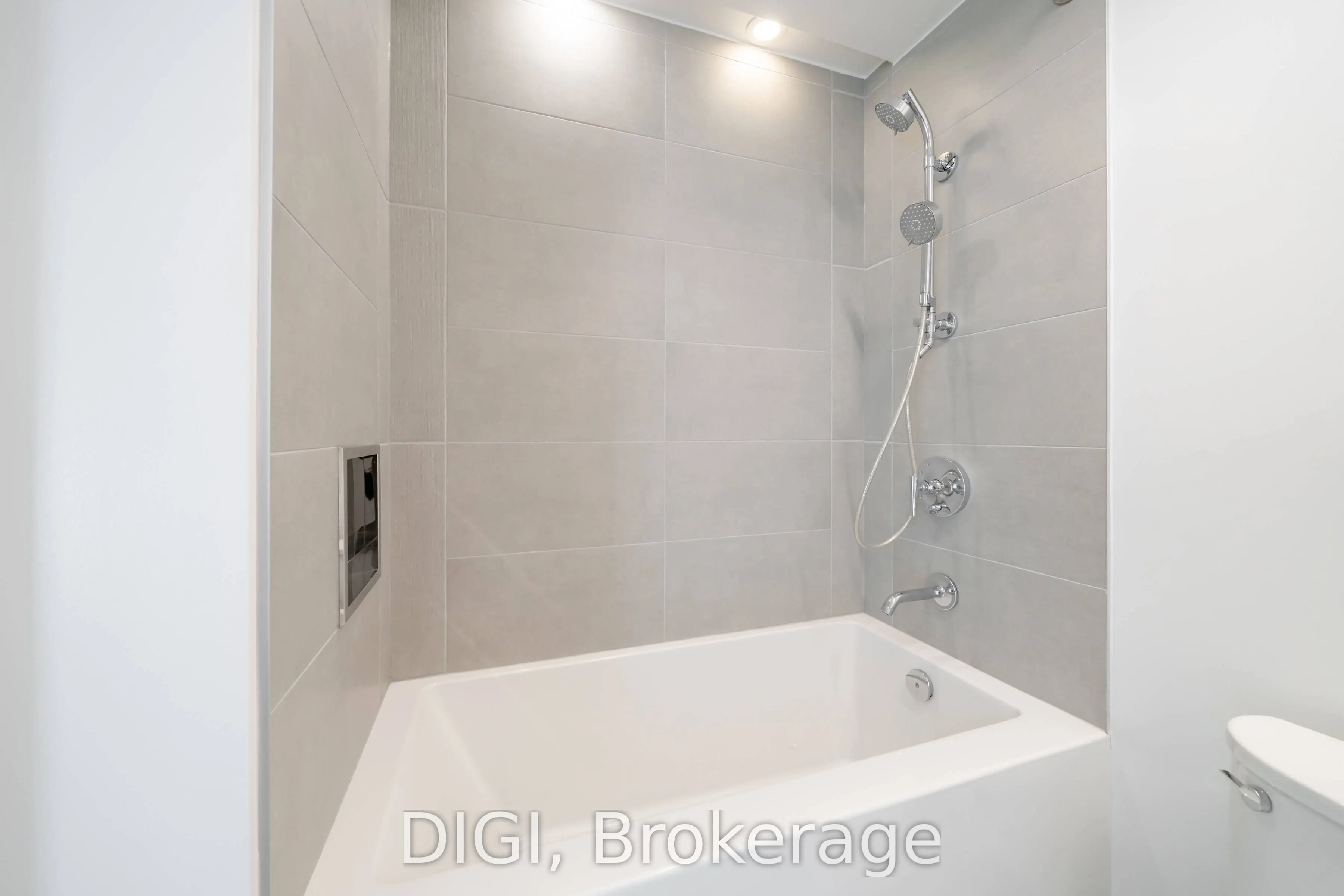57 Spadina Avenue #2204