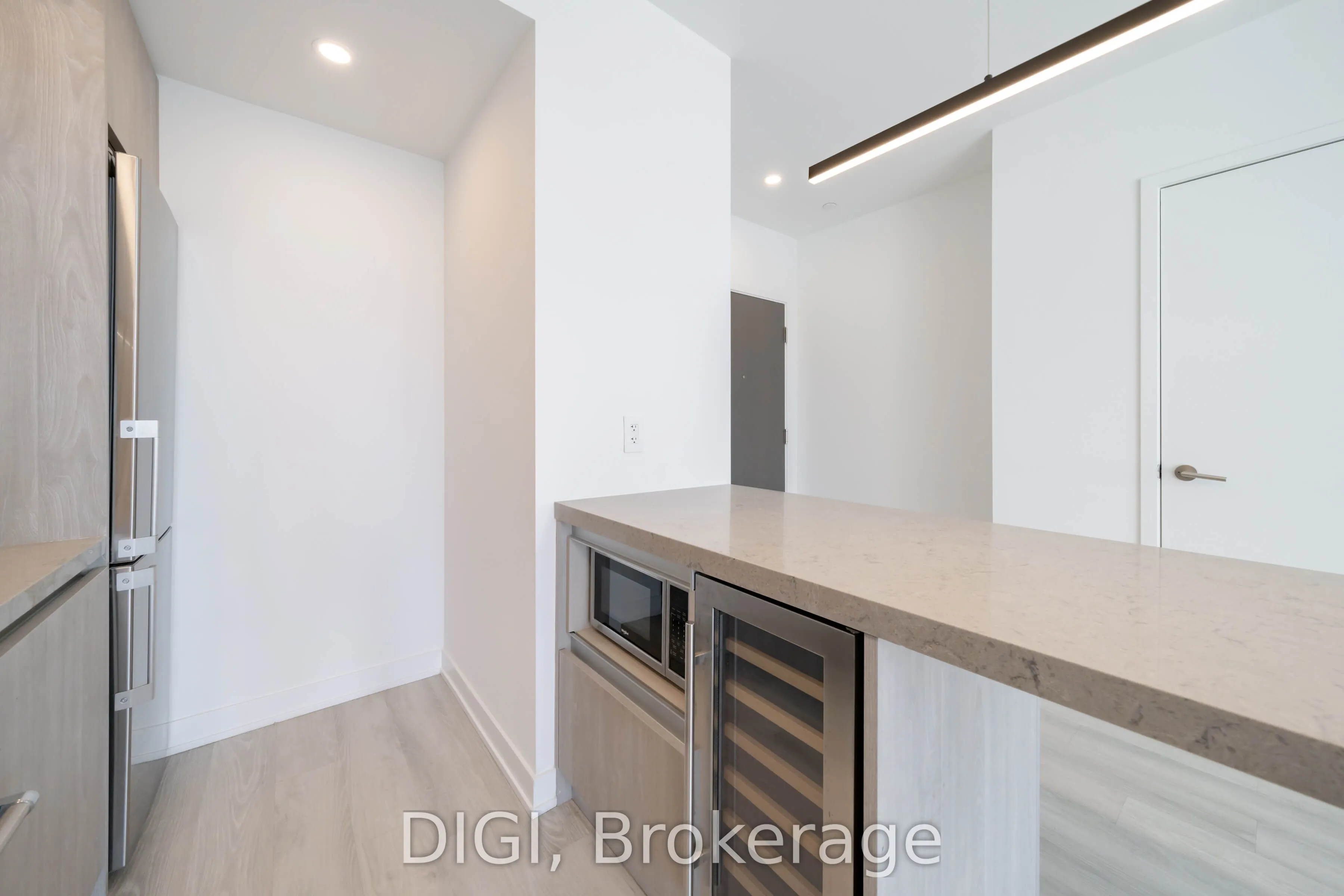 57 Spadina Avenue #2204