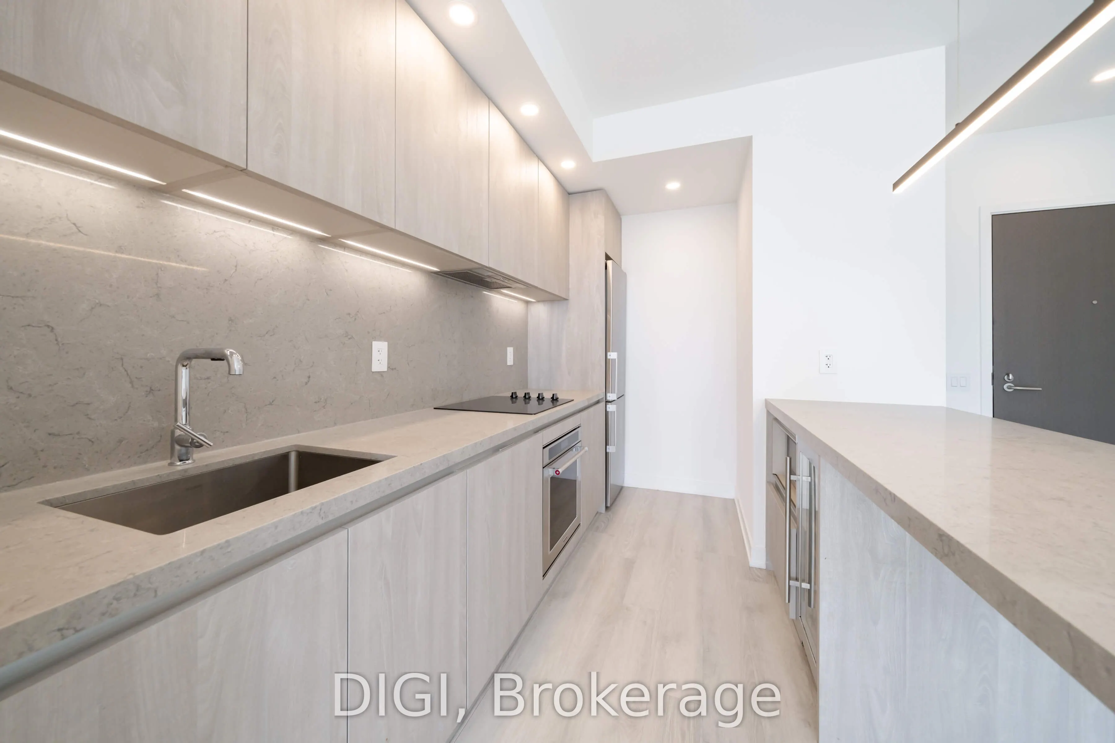 57 Spadina Avenue #2204