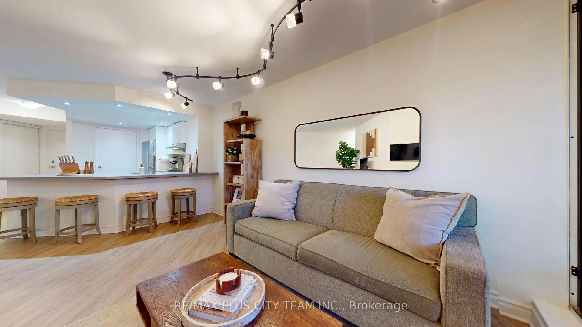 77 Maitland Place #123