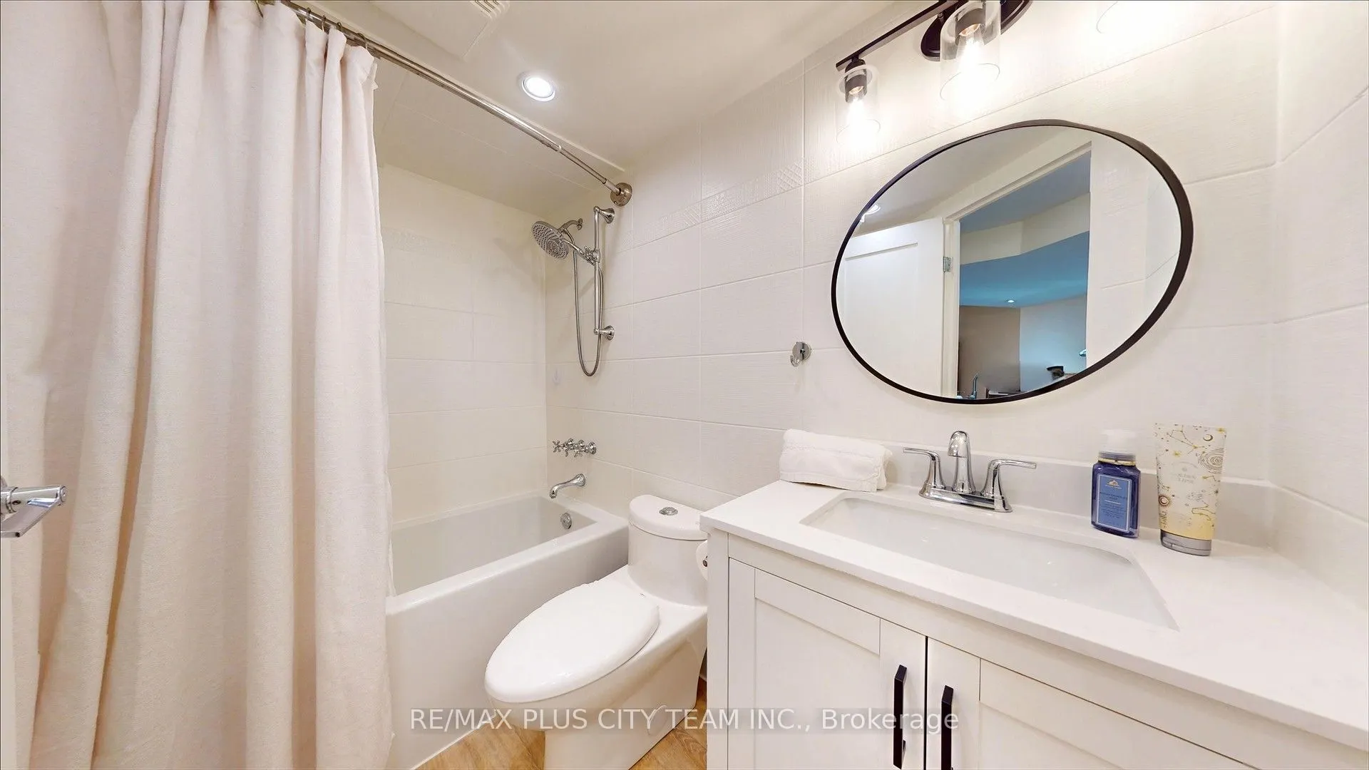 77 Maitland Place #123