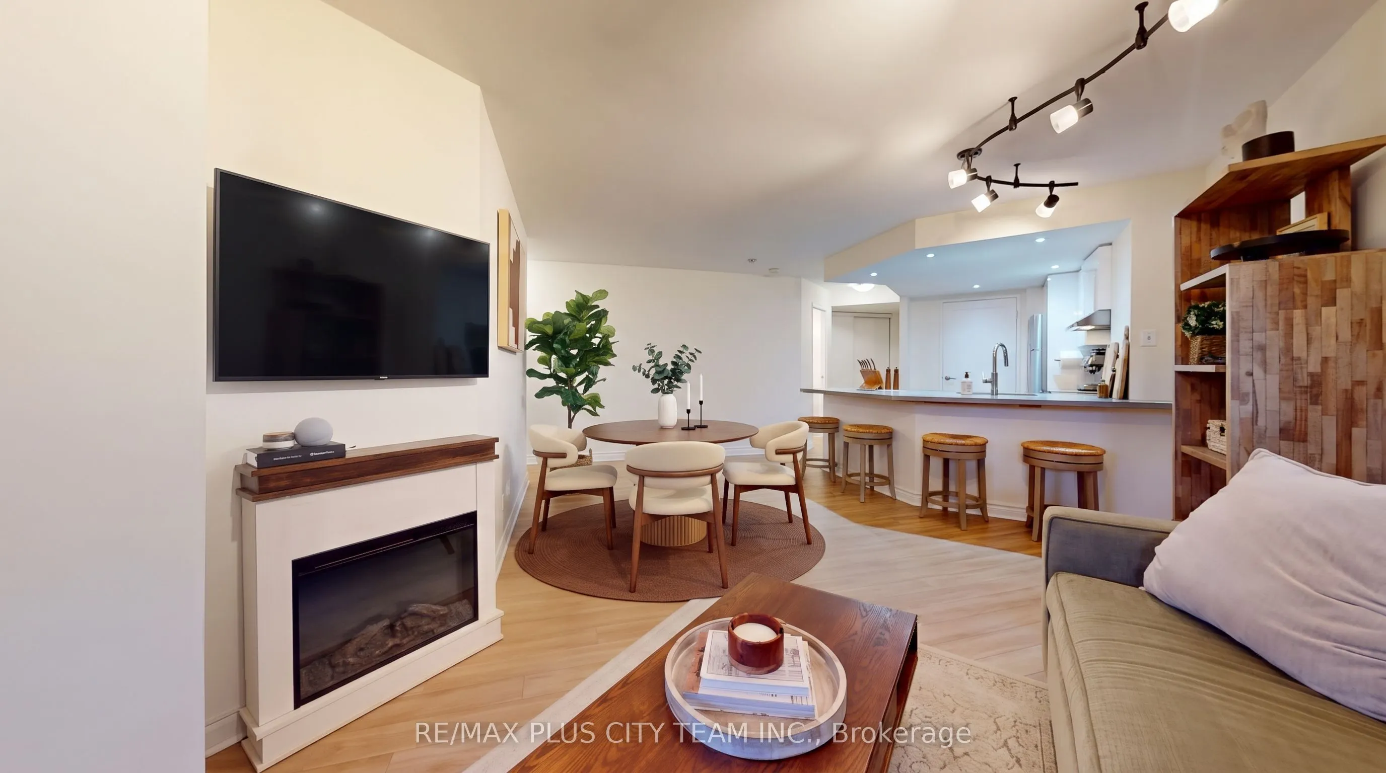 77 Maitland Place #123