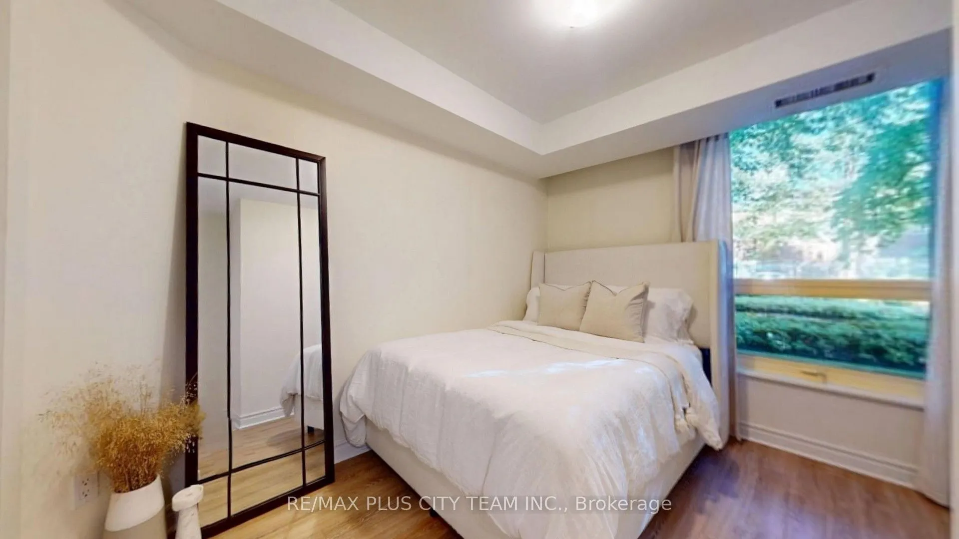 77 Maitland Place #123