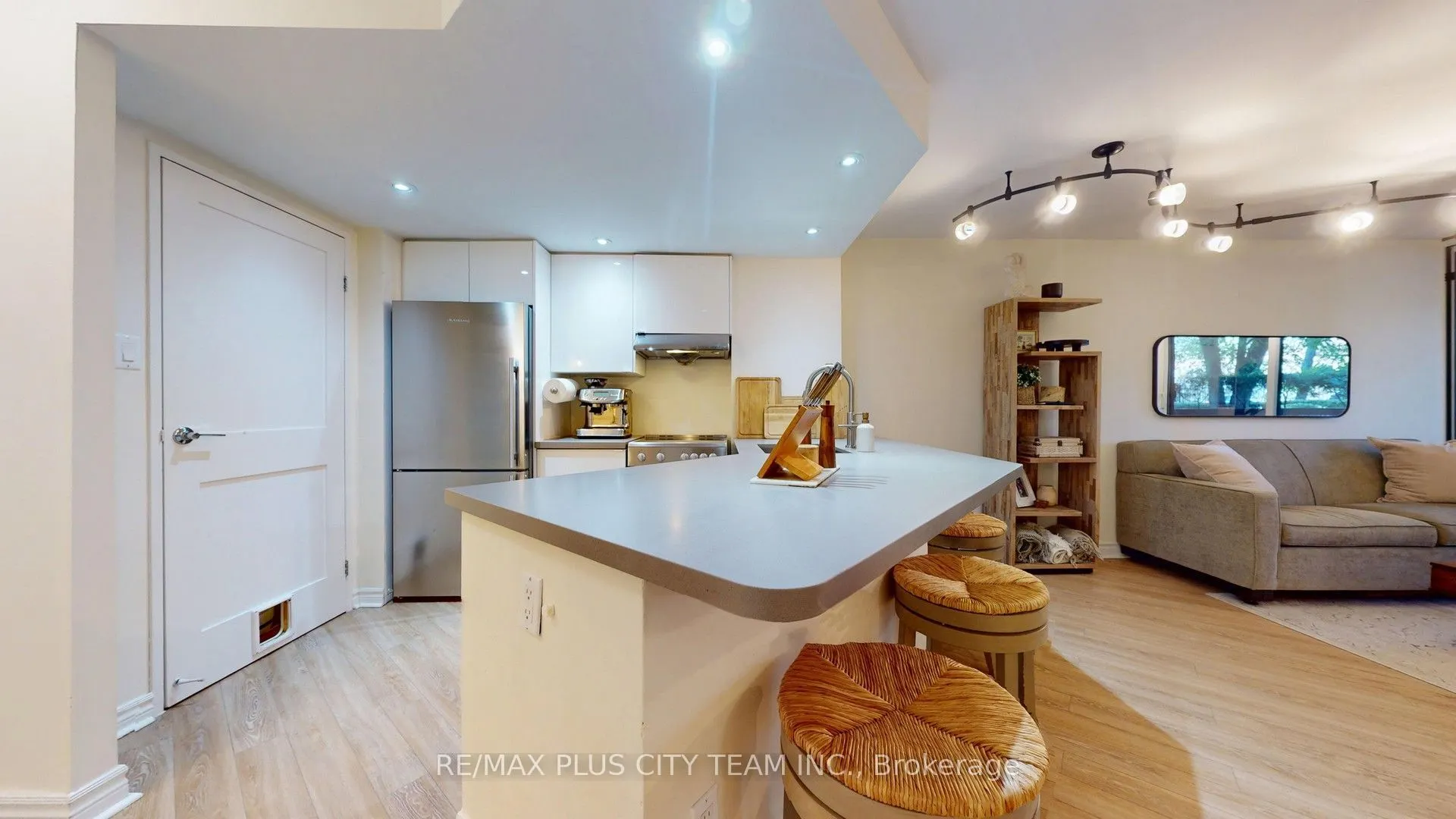 77 Maitland Place #123