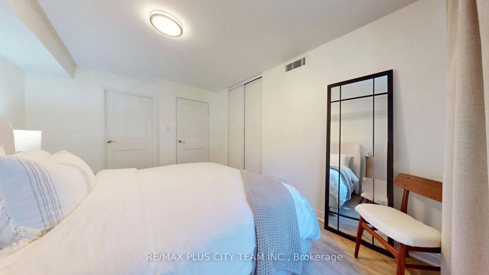 77 Maitland Place #123